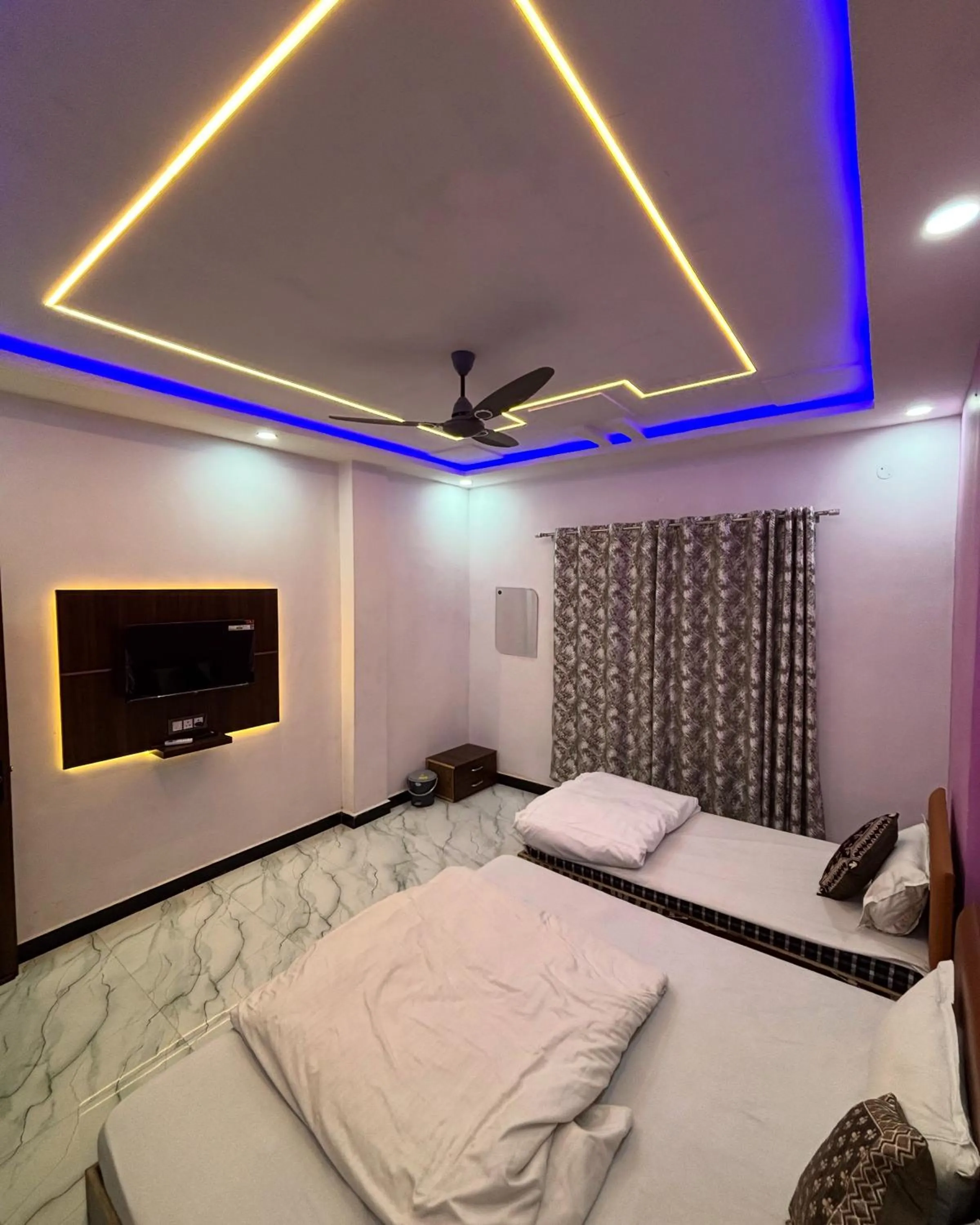 TV and multimedia, Bed in Hotel Moonlight & Restaurant