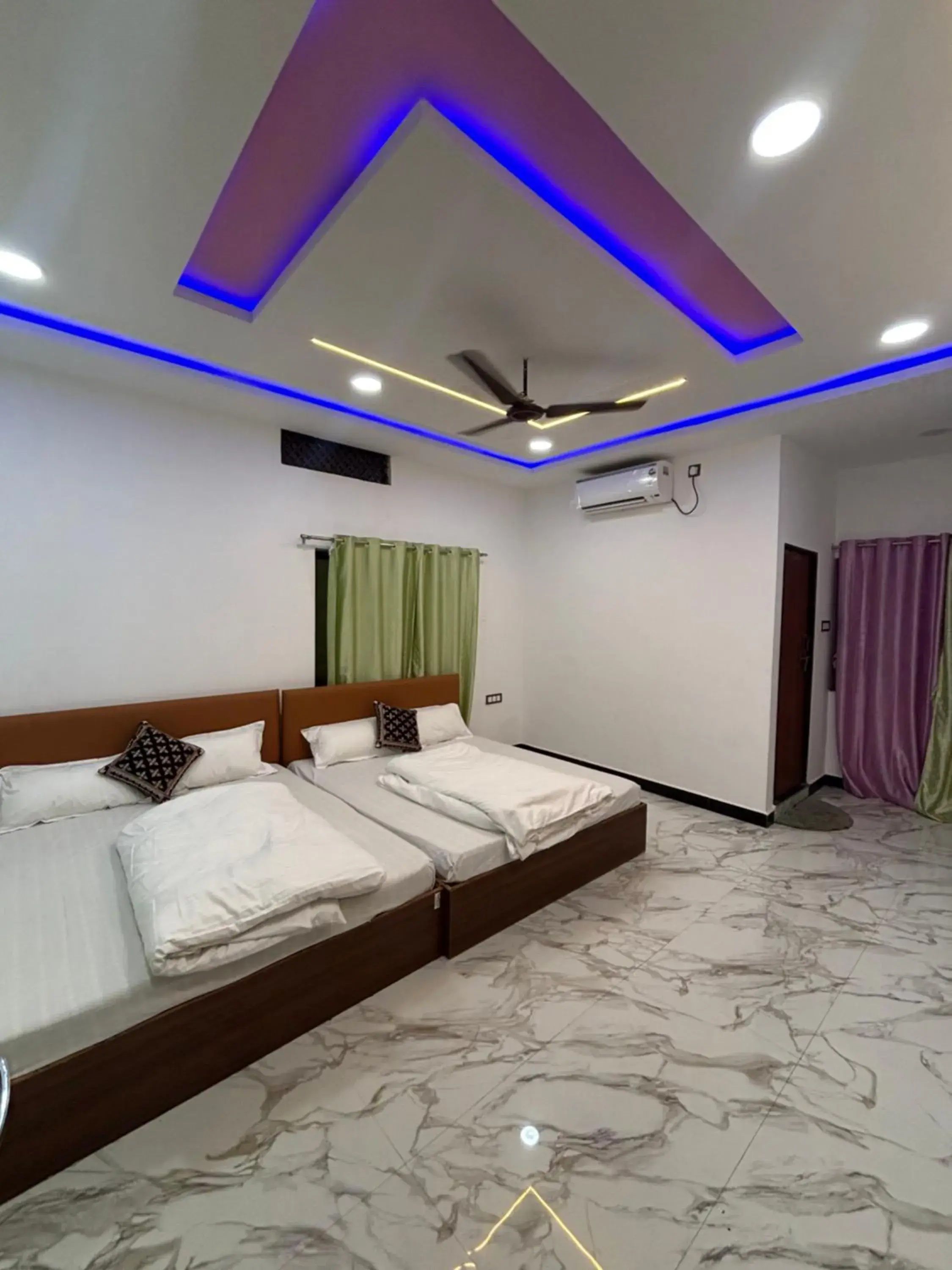 Photo of the whole room, Bed in Hotel Moonlight & Restaurant Photo of the whole room, Bed in Hotel Moonlight & Restaurant