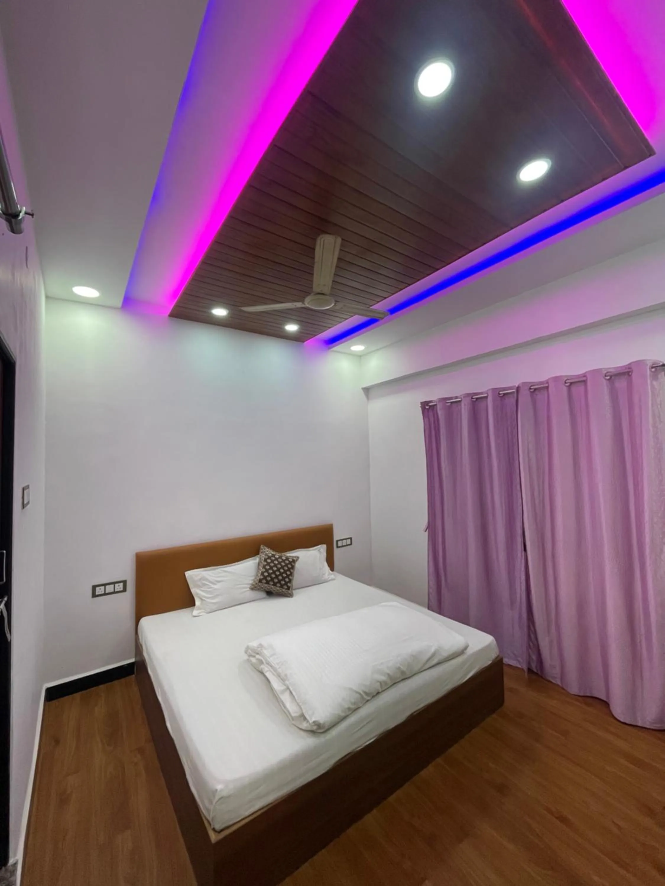 Photo of the whole room, Bed in Hotel Moonlight & Restaurant