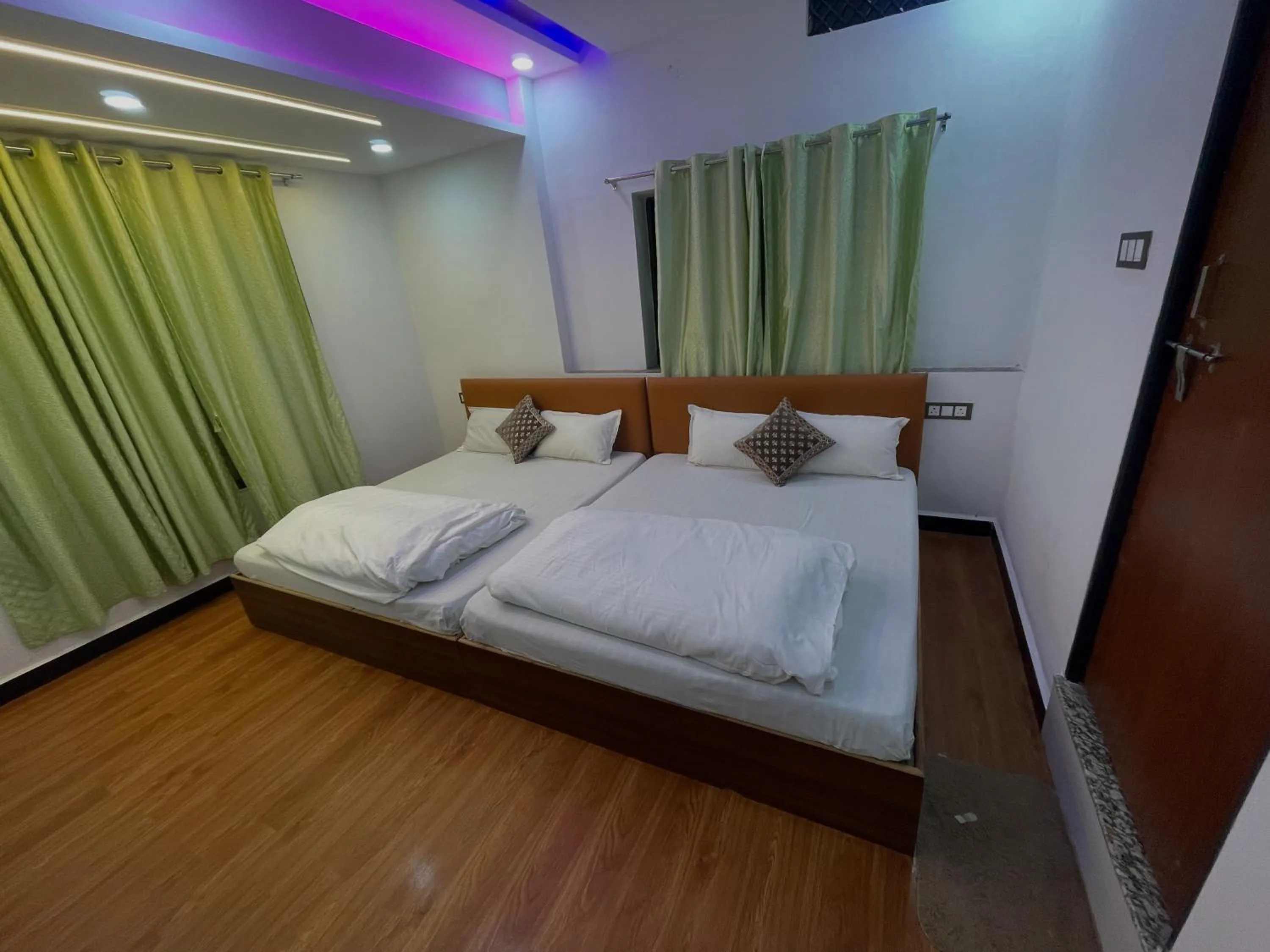 Photo of the whole room, Bed in Hotel Moonlight & Restaurant