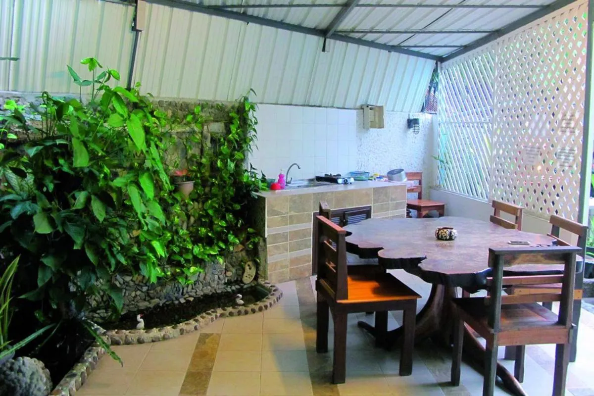 Restaurant/places to eat in NN Apartment