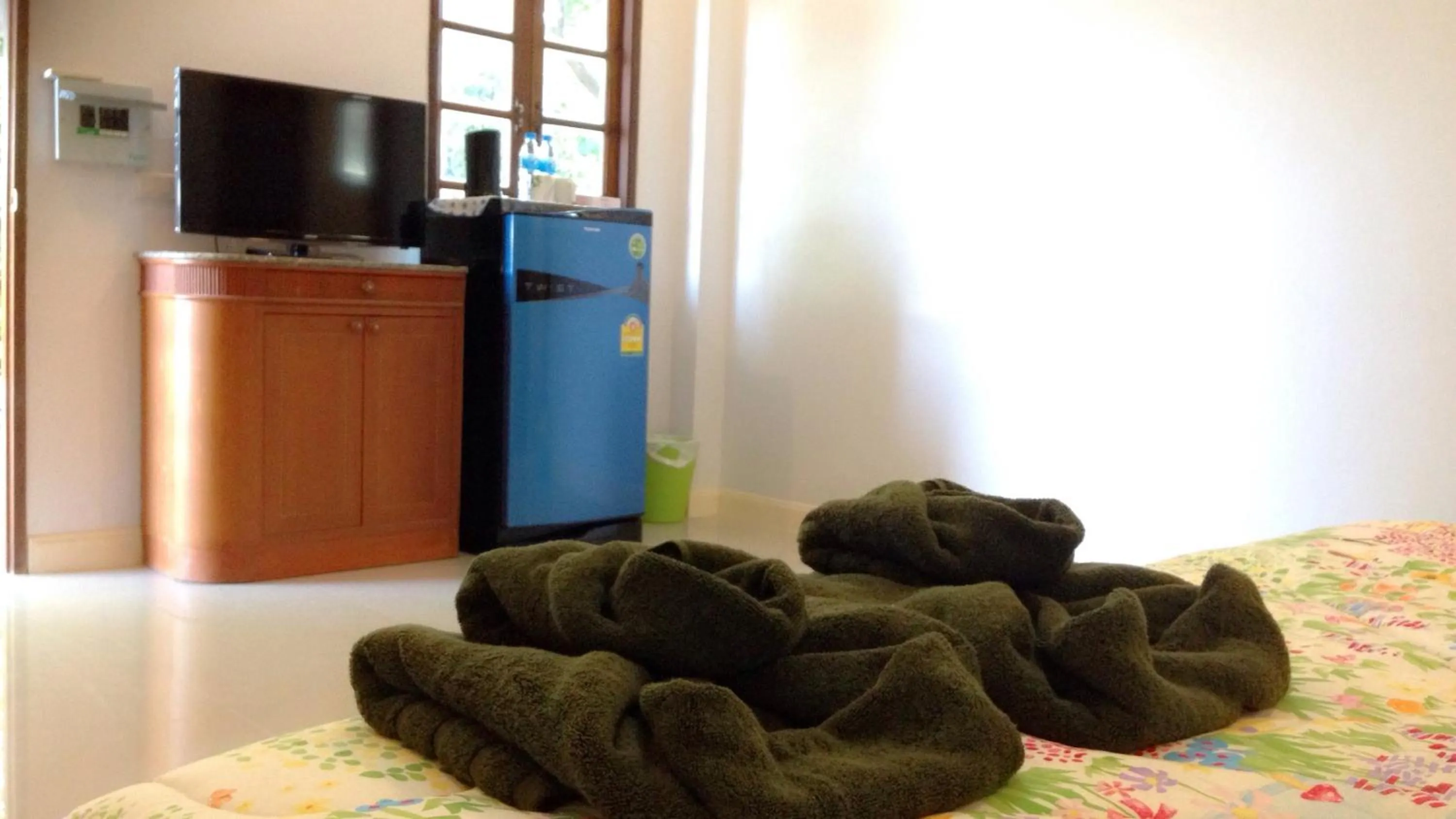 Bed in Damnoen Care Resort