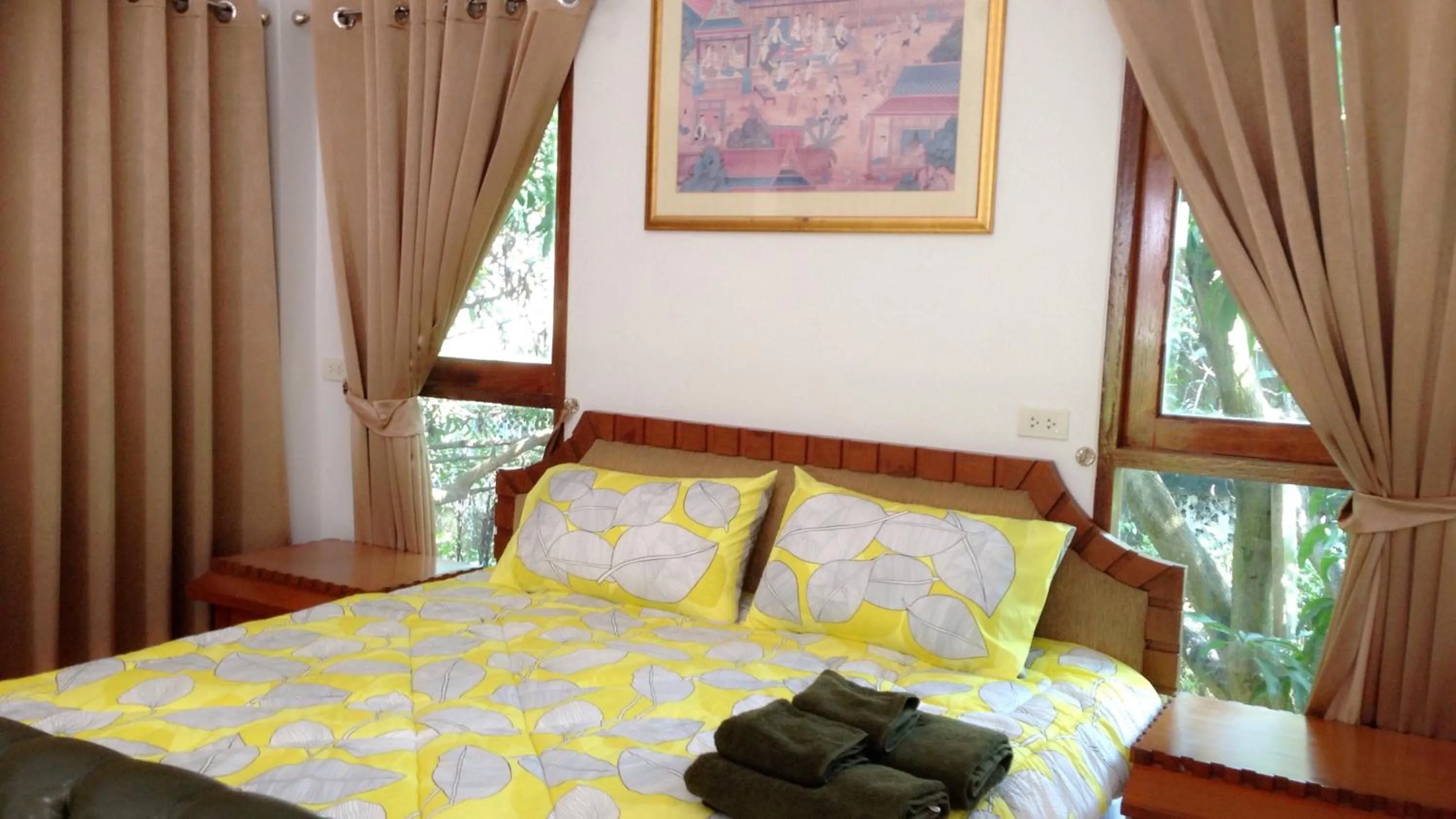 Bed in Damnoen Care Resort