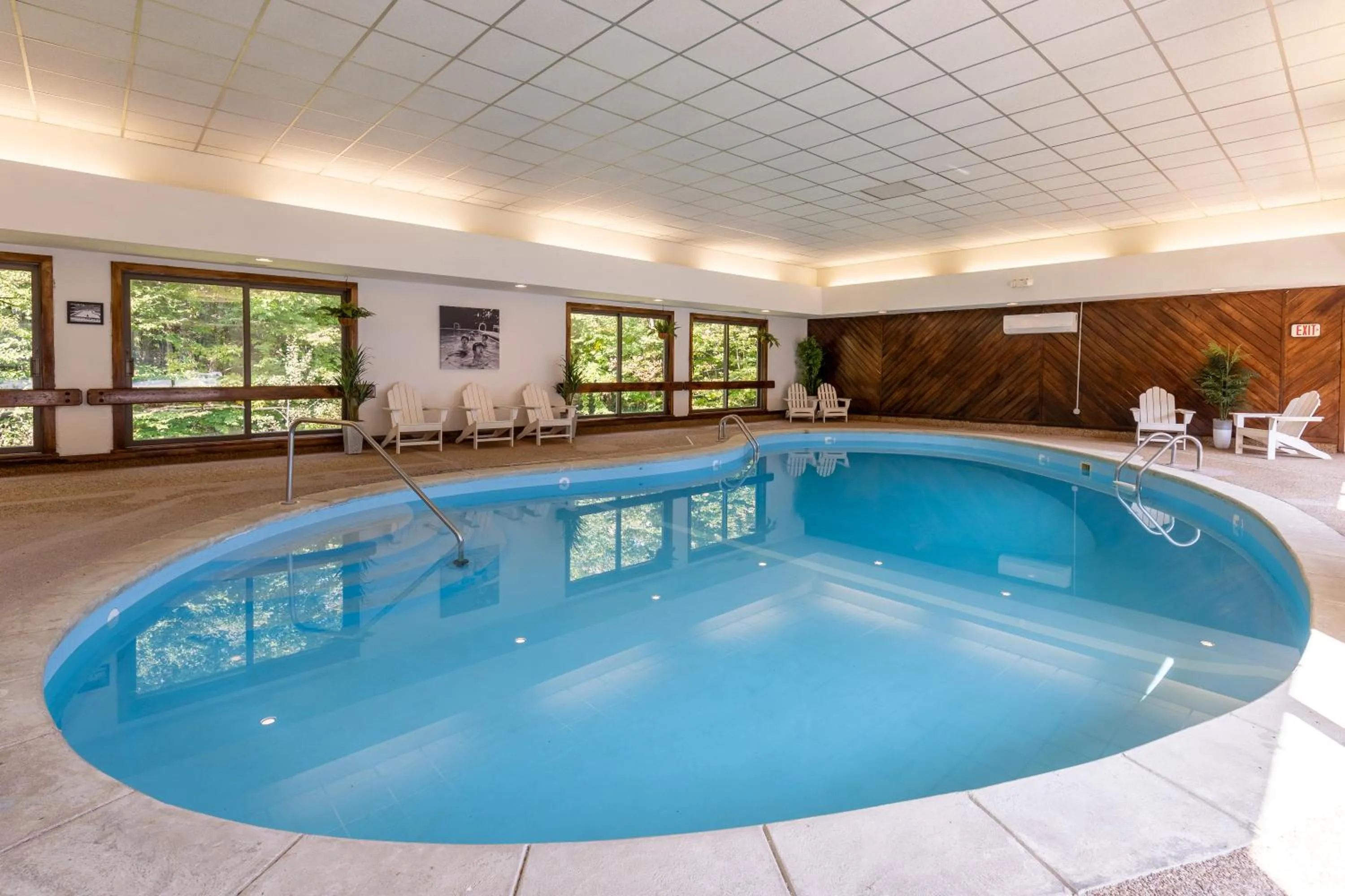 Swimming pool in Grey Bonnet Inn