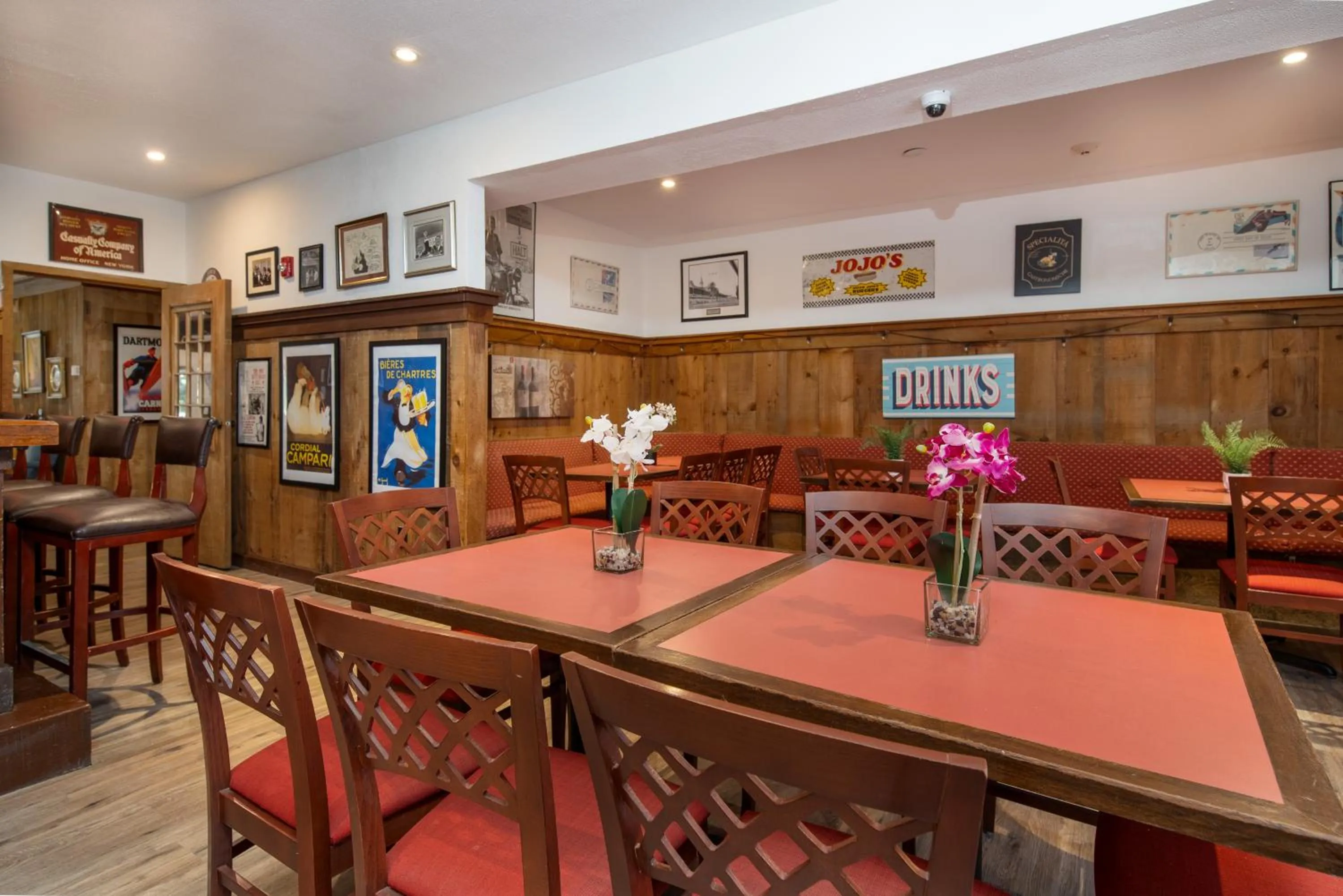 Lounge or bar in Grey Bonnet Inn