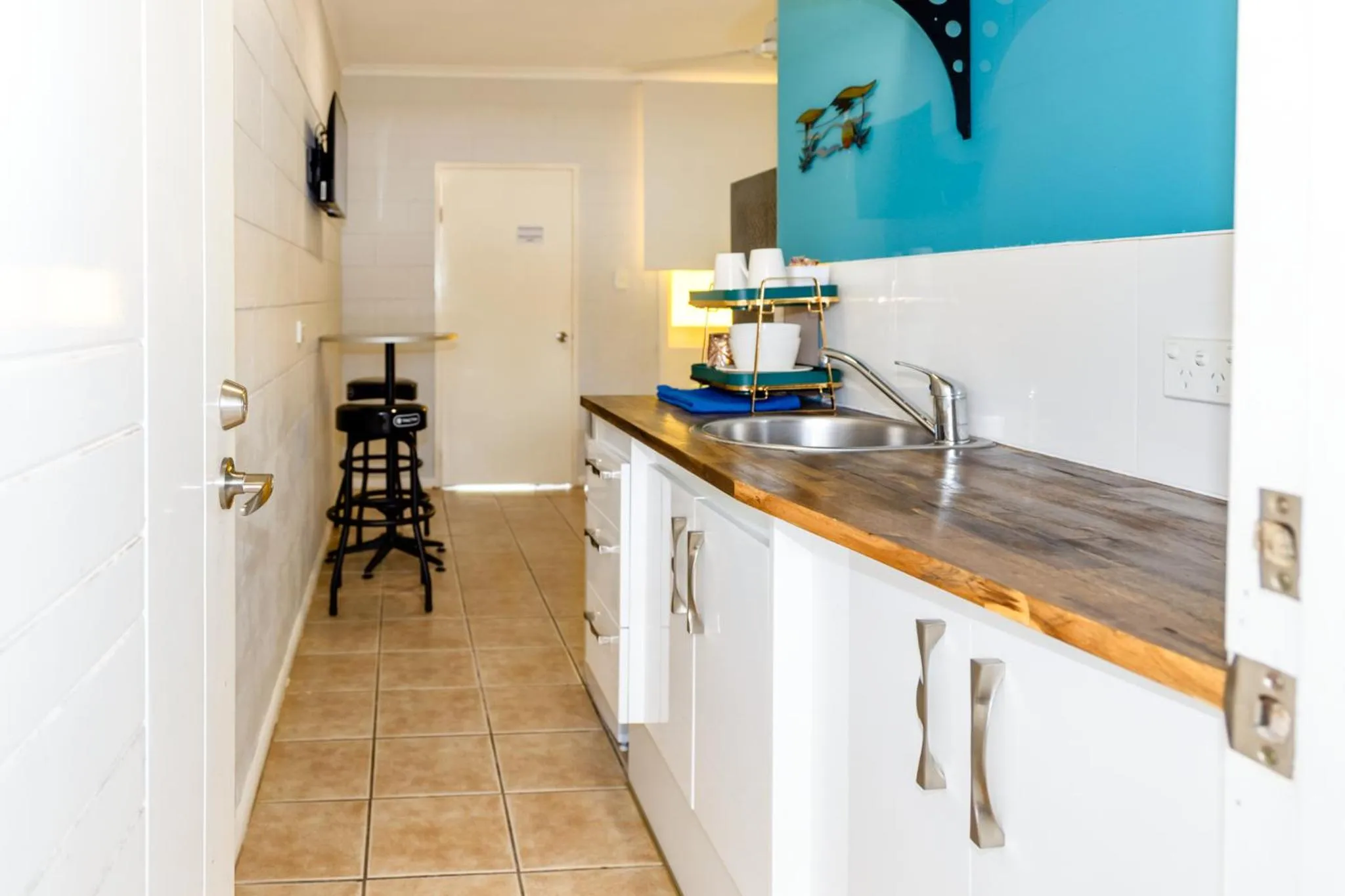 Kitchen or kitchenette in Innisfail Riverfront Motel