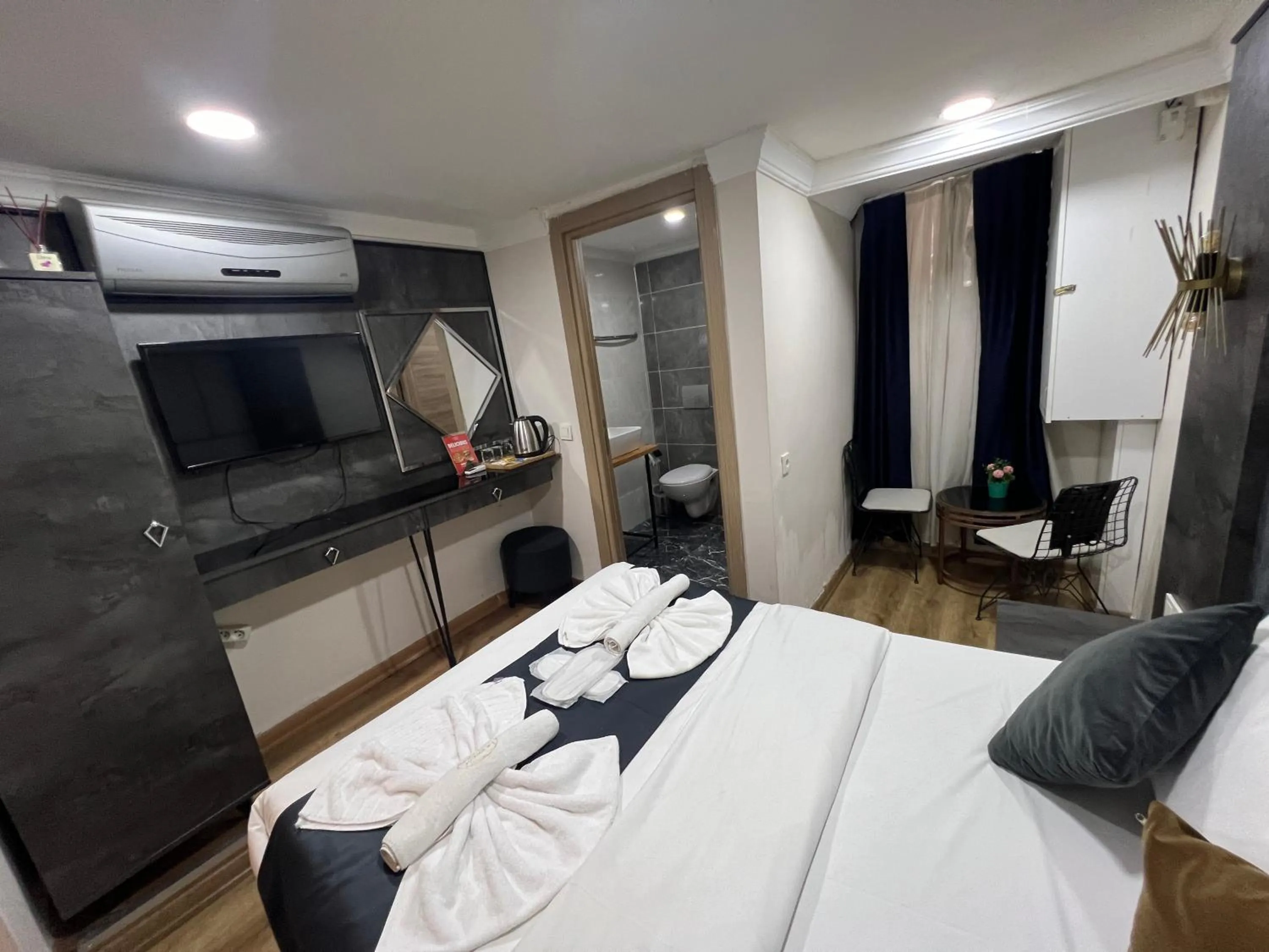 Bed in La Pazza Suites