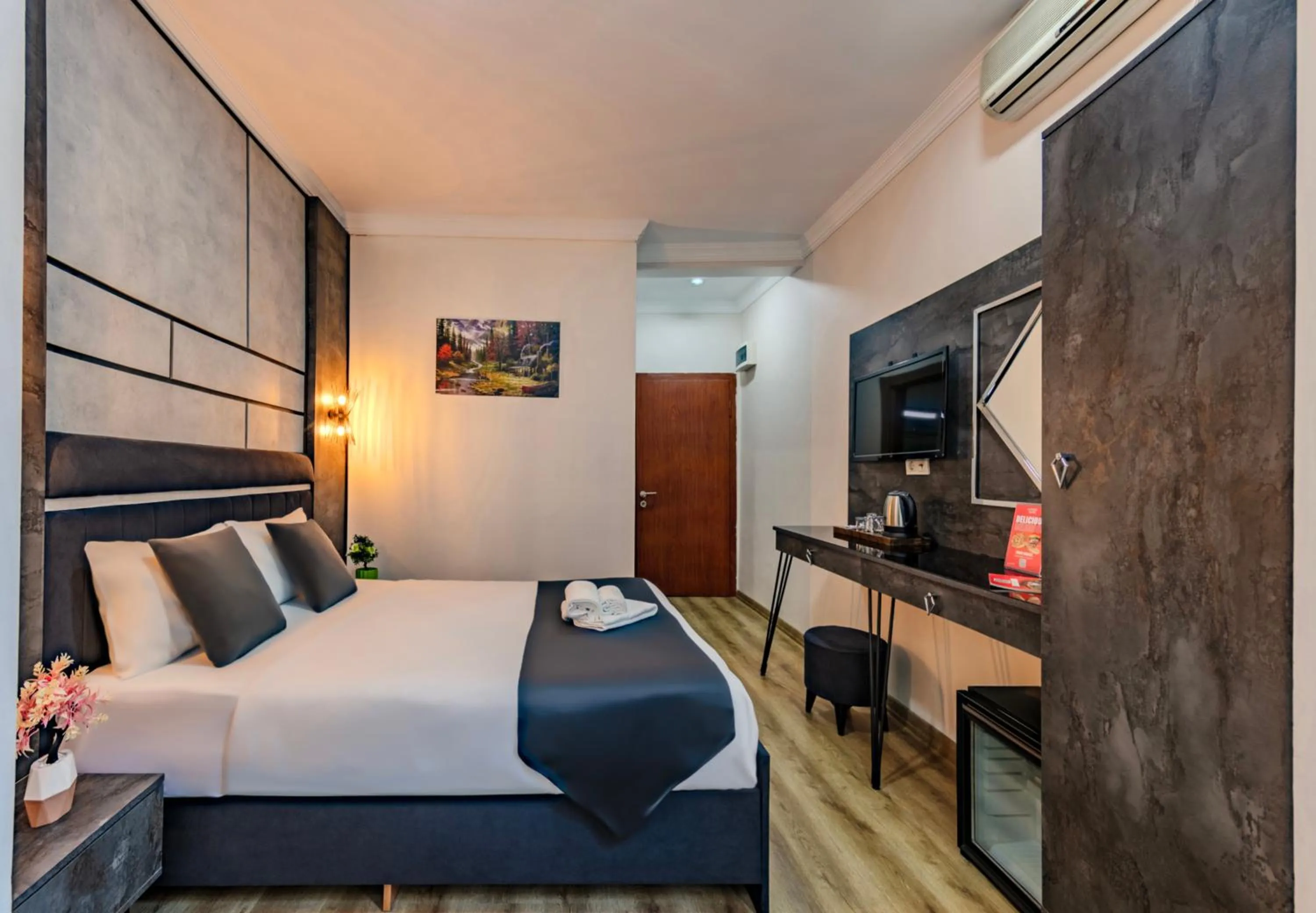 Bed in La Pazza Suites