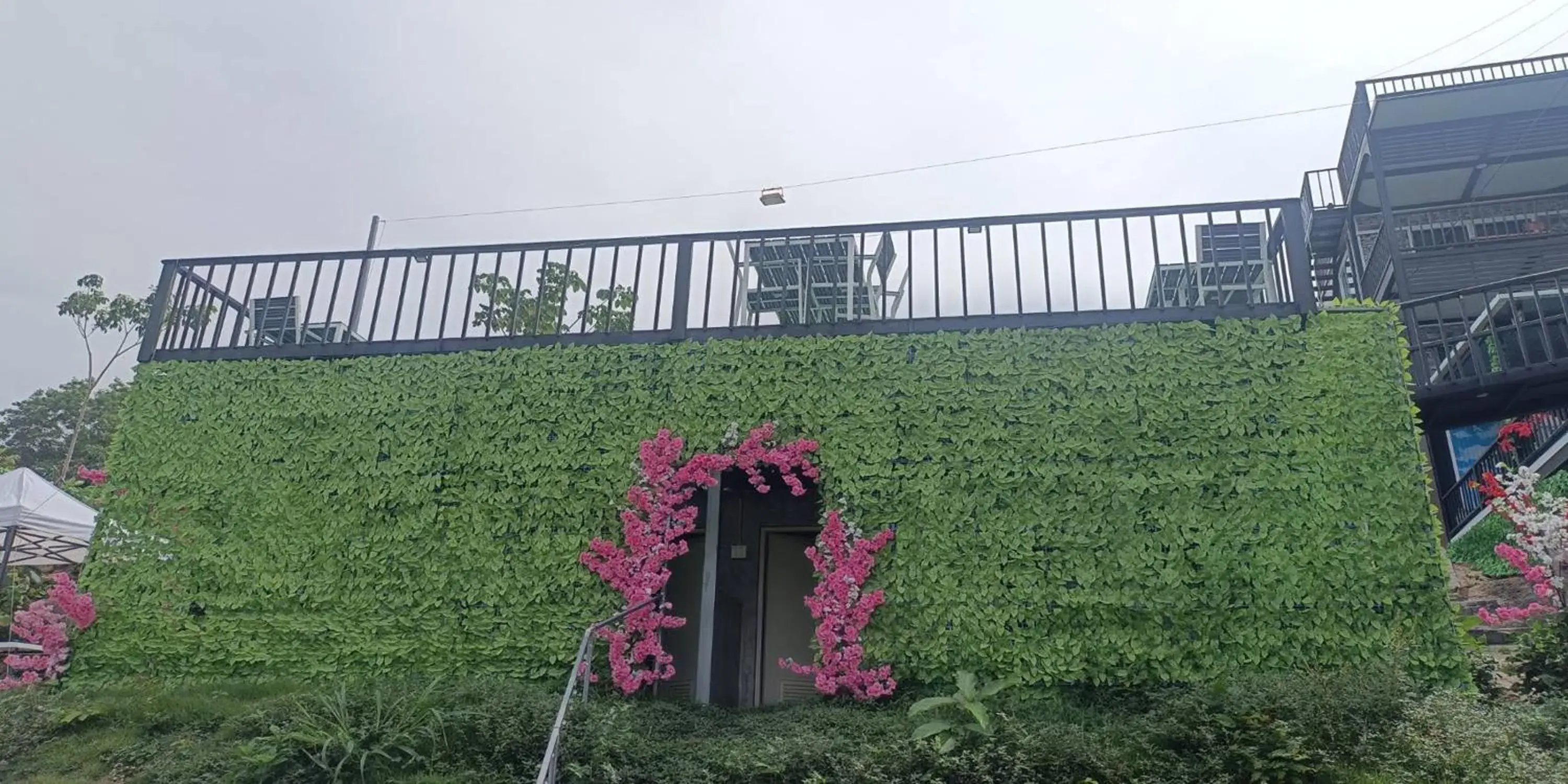 Property building in Ice Hill Property building in Ice Hill