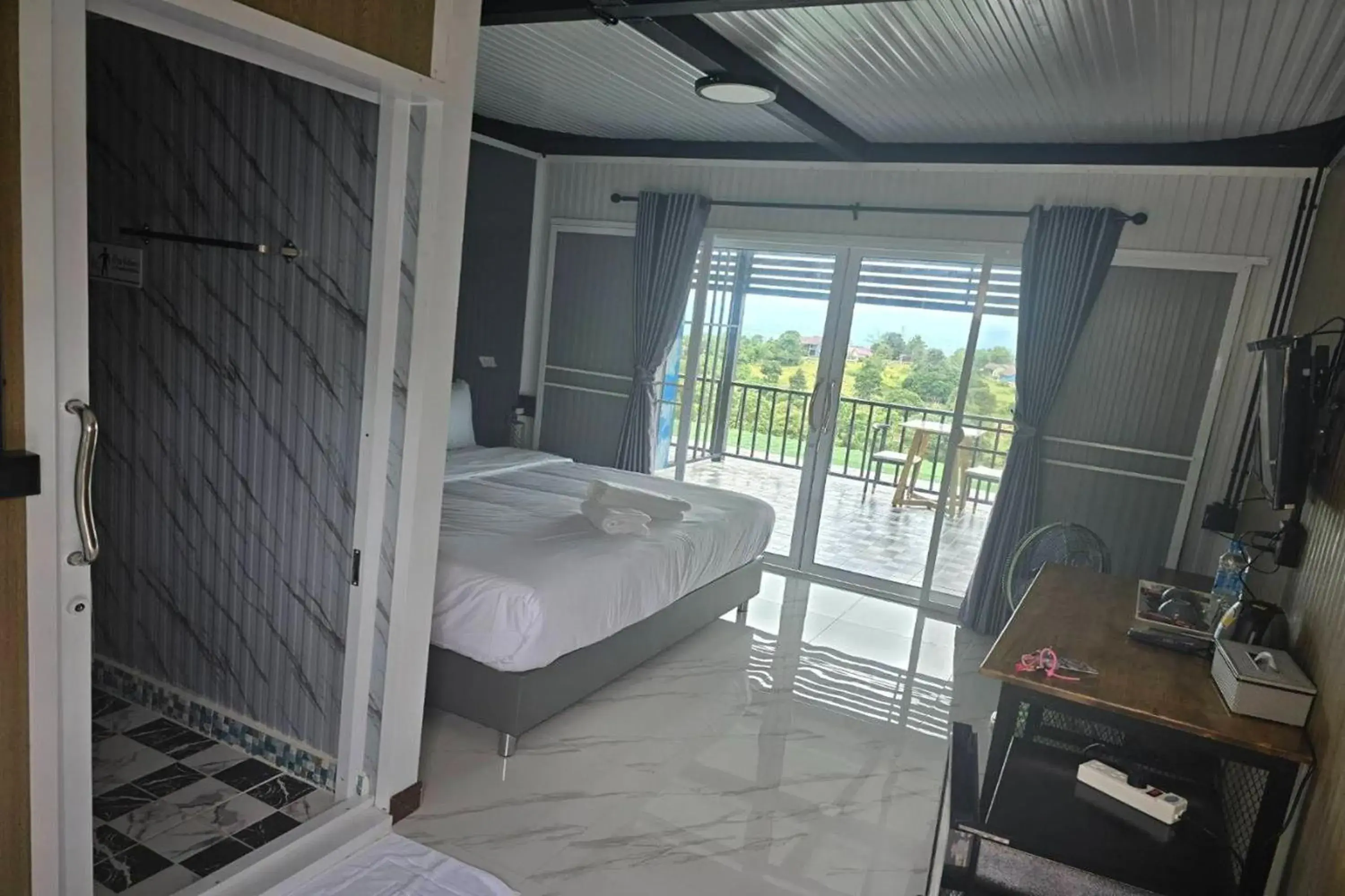 Bed in Ice Hill Bed in Ice Hill