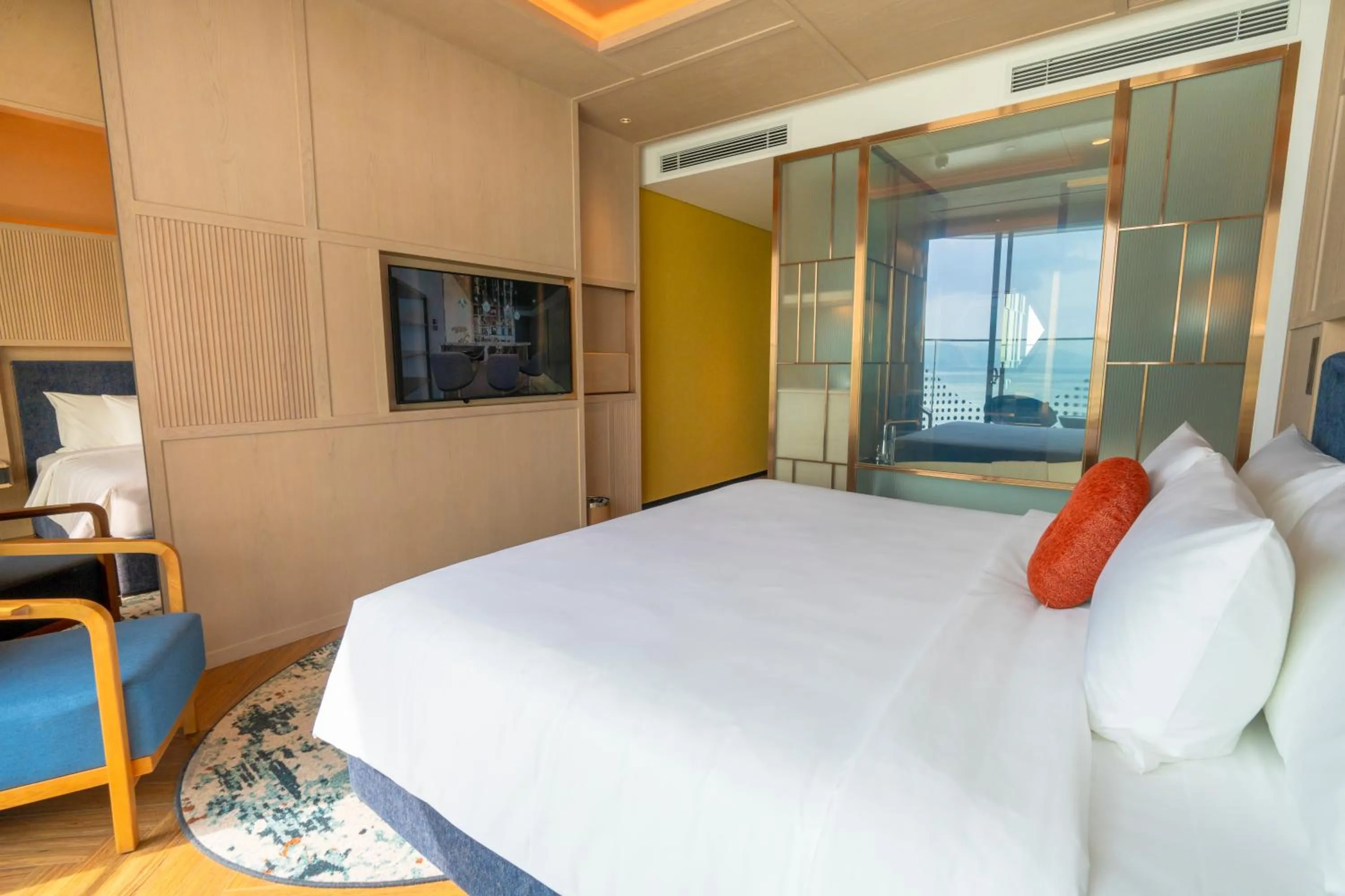 Bed in The Morning Glow - Handwritten Collection