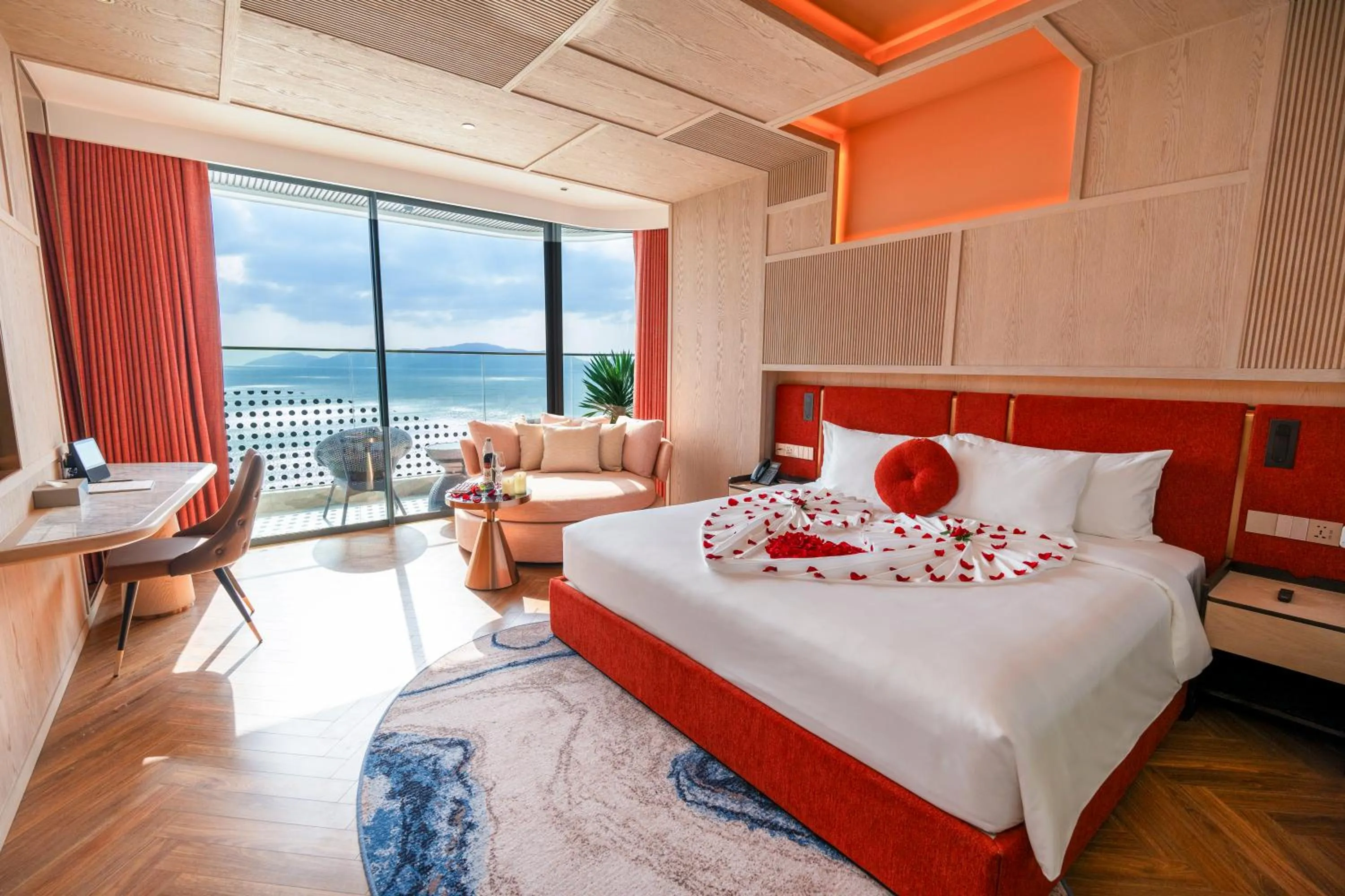 Deluxe Double Room with Balcony and Sea View in The Morning Glow Boutique Hotel Nha Trang