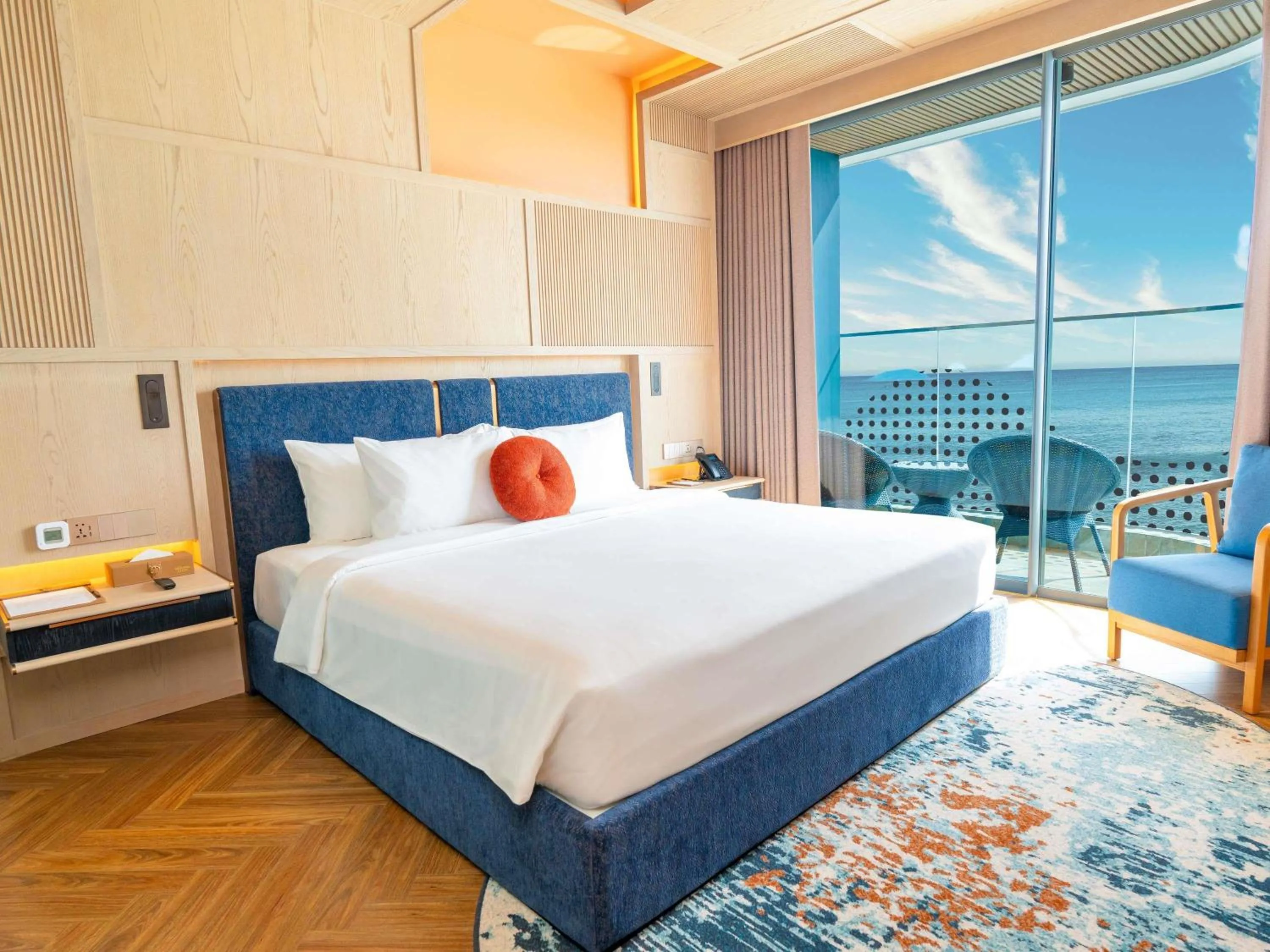 Property building, Bed in The Morning Glow - Handwritten Collection