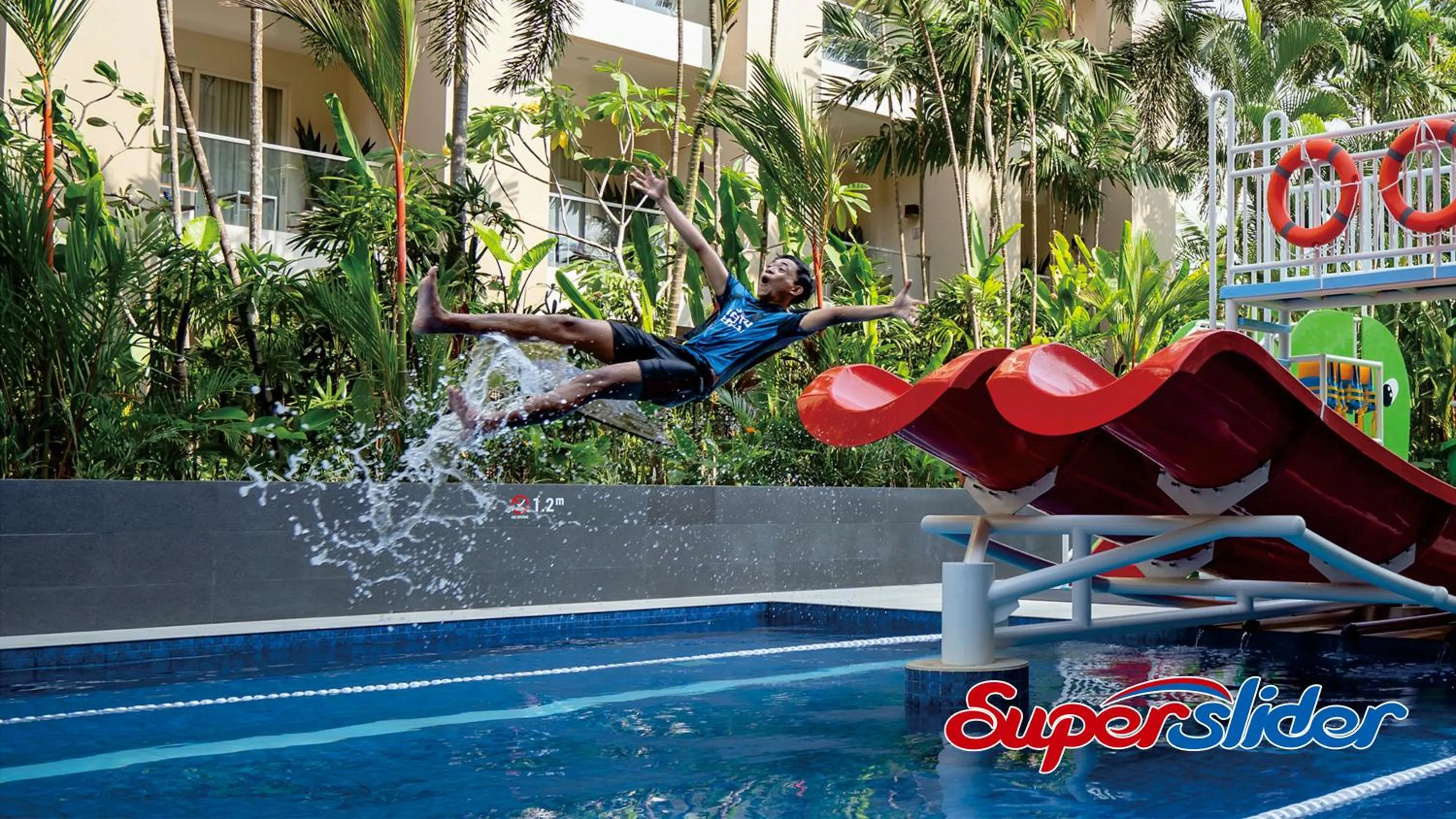 Swimming pool in Eastparc Hotel Yogyakarta