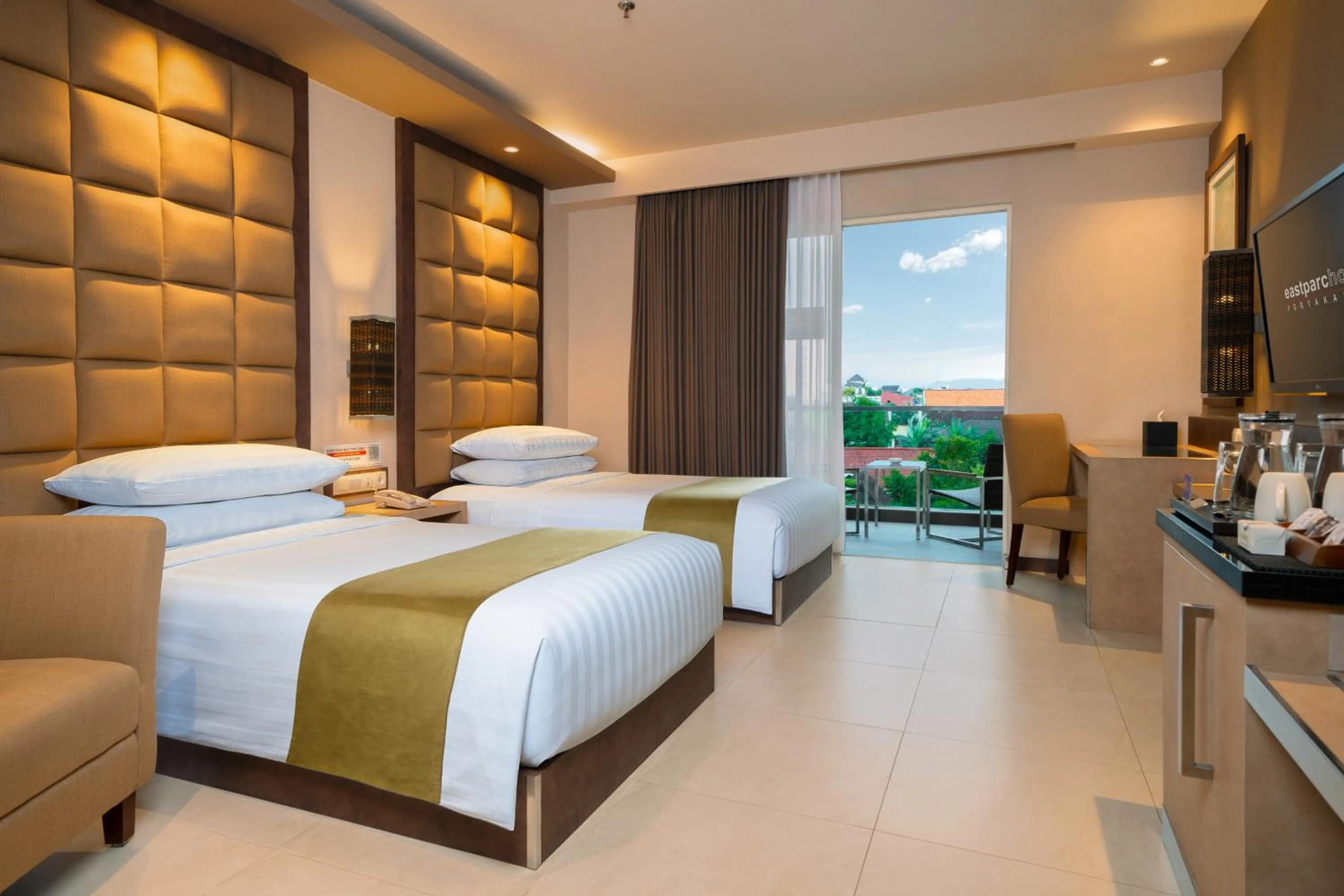 Bedroom, Bed in Eastparc Hotel Yogyakarta