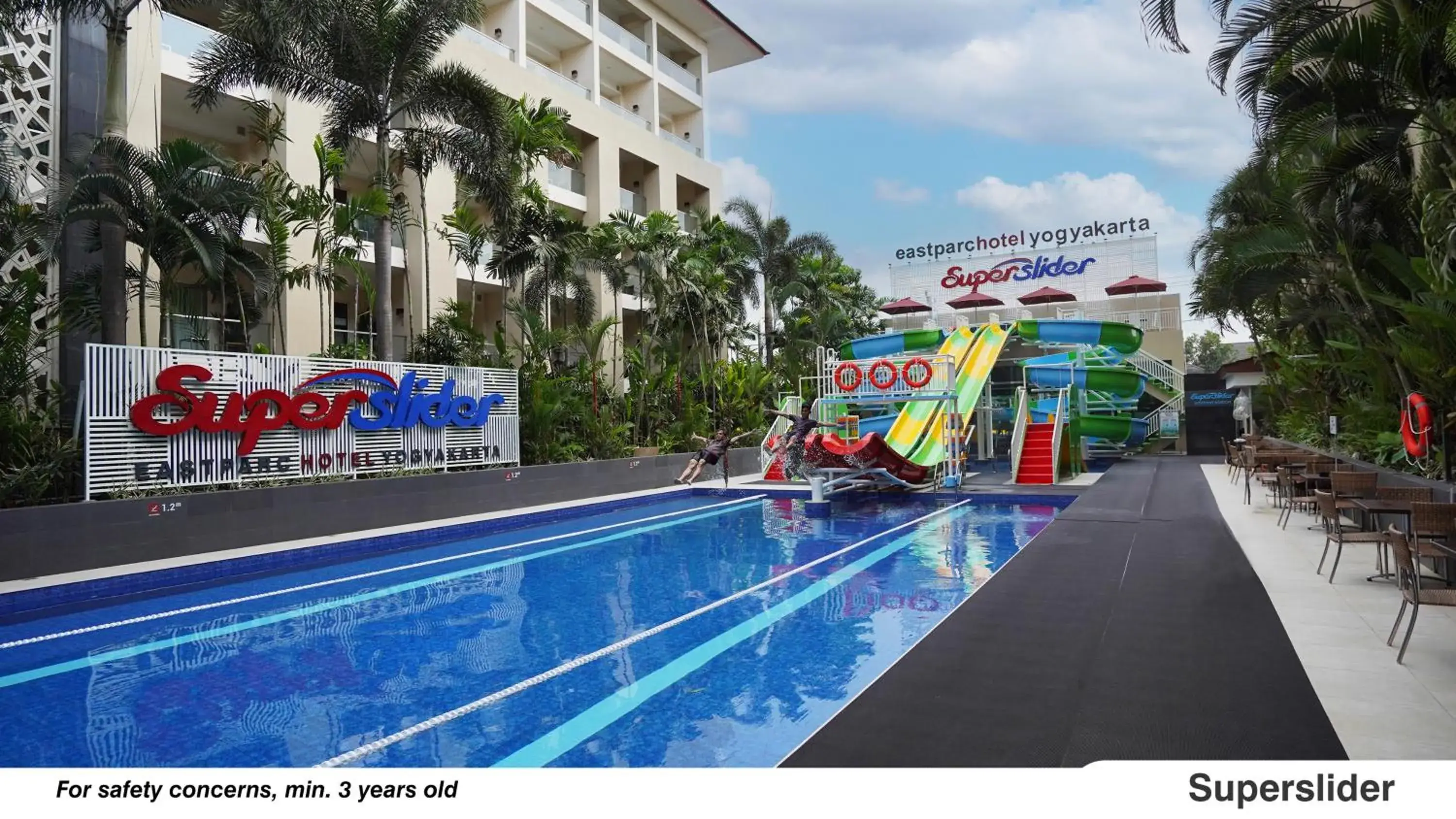 Swimming pool in Eastparc Hotel Yogyakarta Swimming pool in Eastparc Hotel Yogyakarta