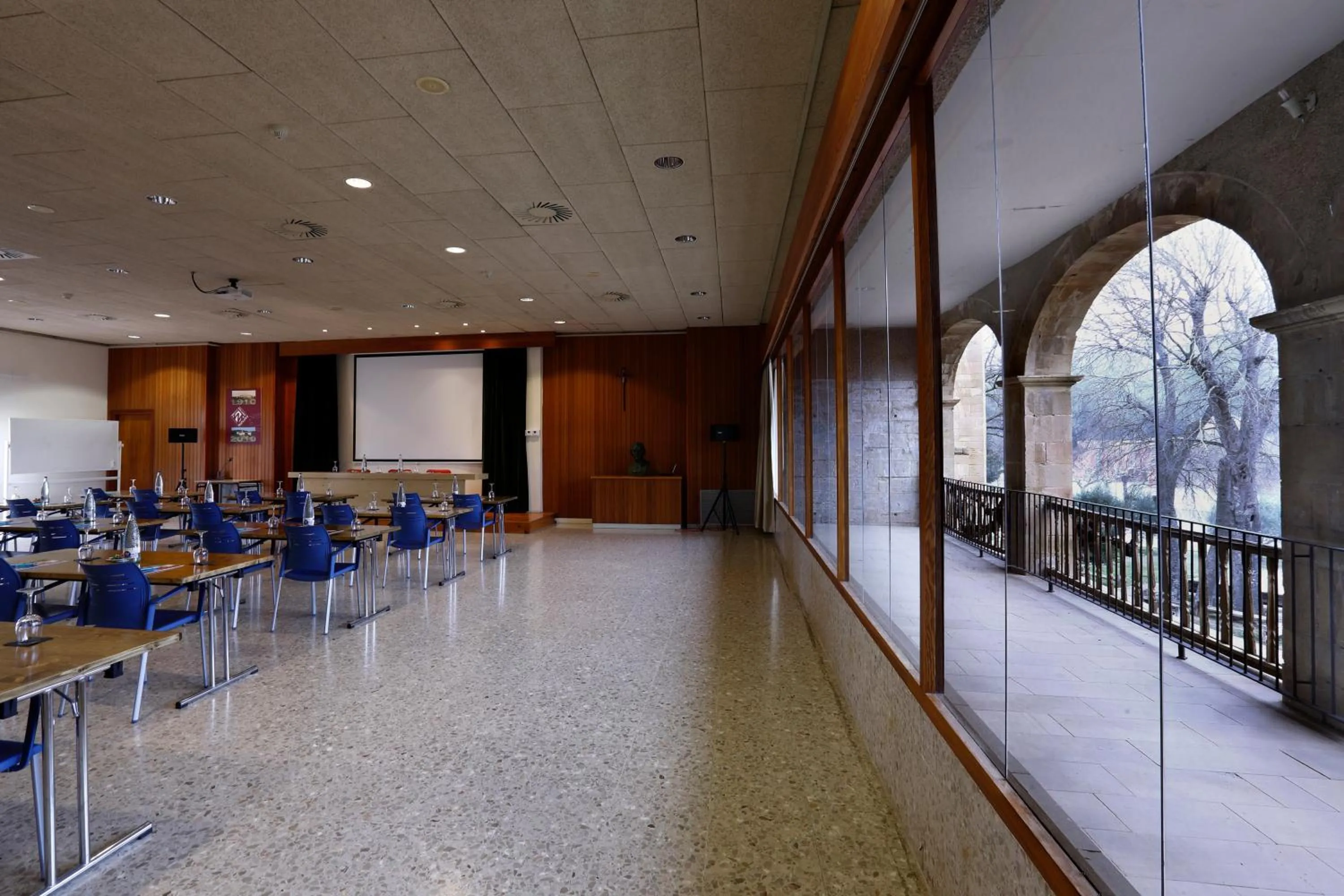 Business facilities in Monestir de Les Avellanes