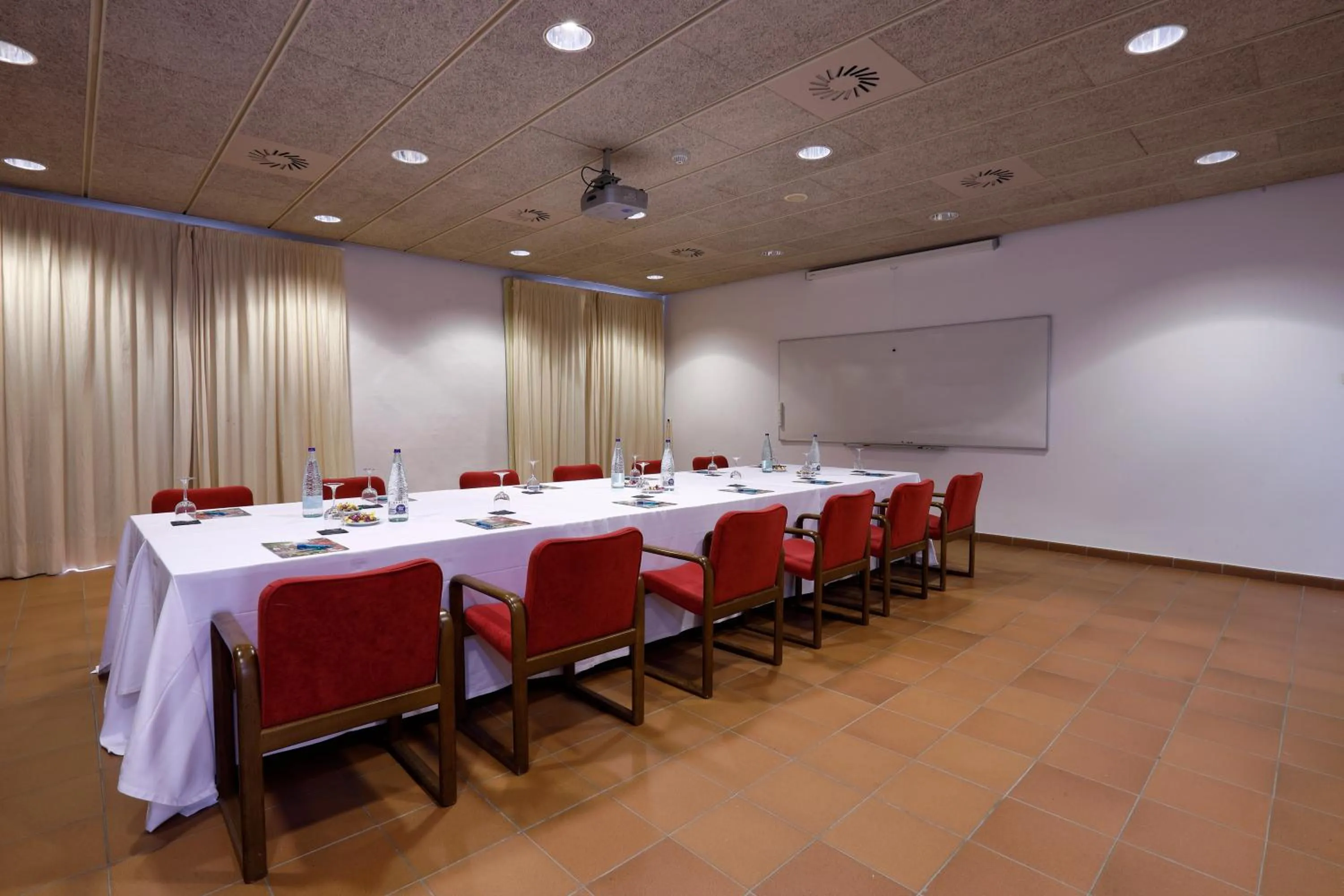 Business facilities in Monestir de Les Avellanes
