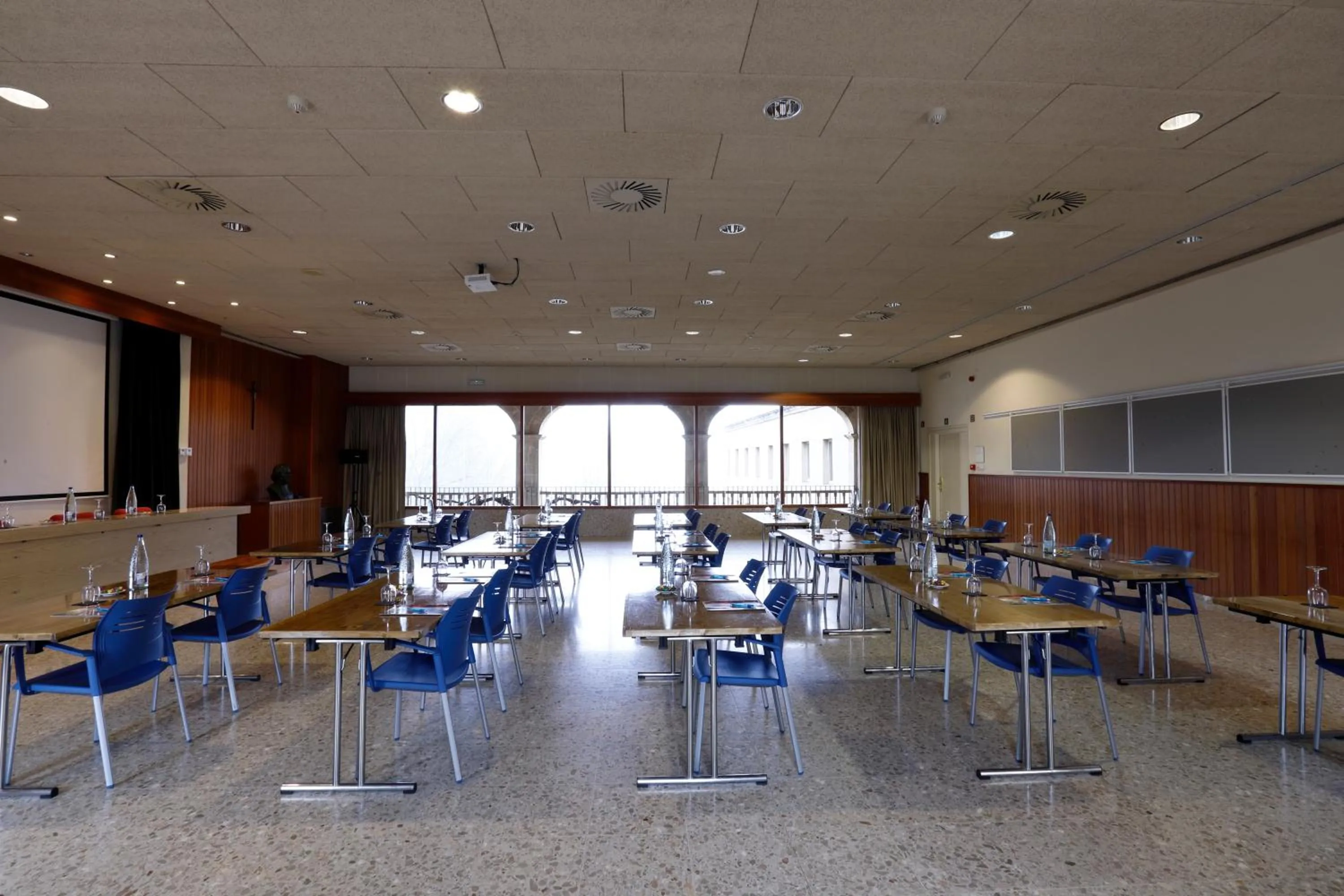 Business facilities in Monestir de Les Avellanes