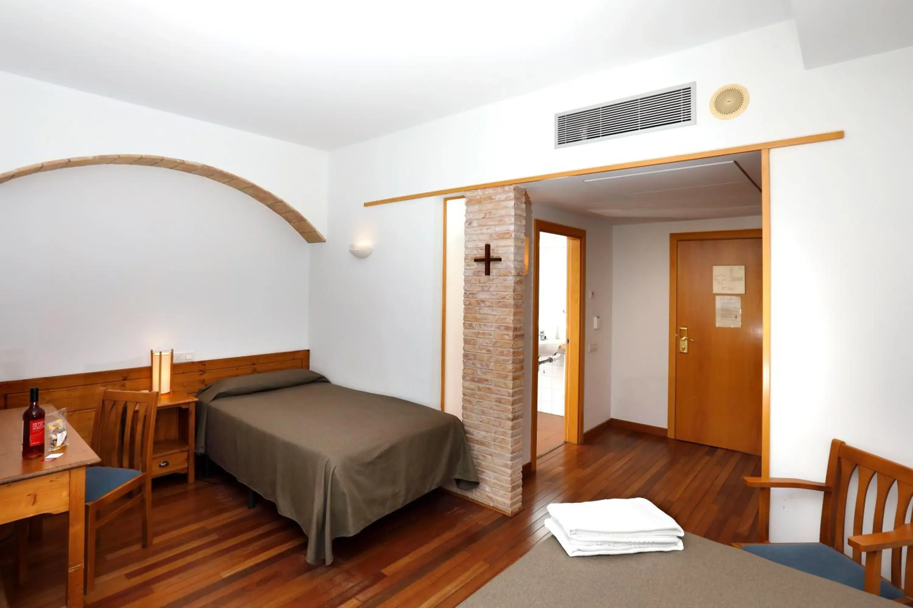 Photo of the whole room, Bed in Monestir de Les Avellanes Photo of the whole room, Bed in Monestir de Les Avellanes