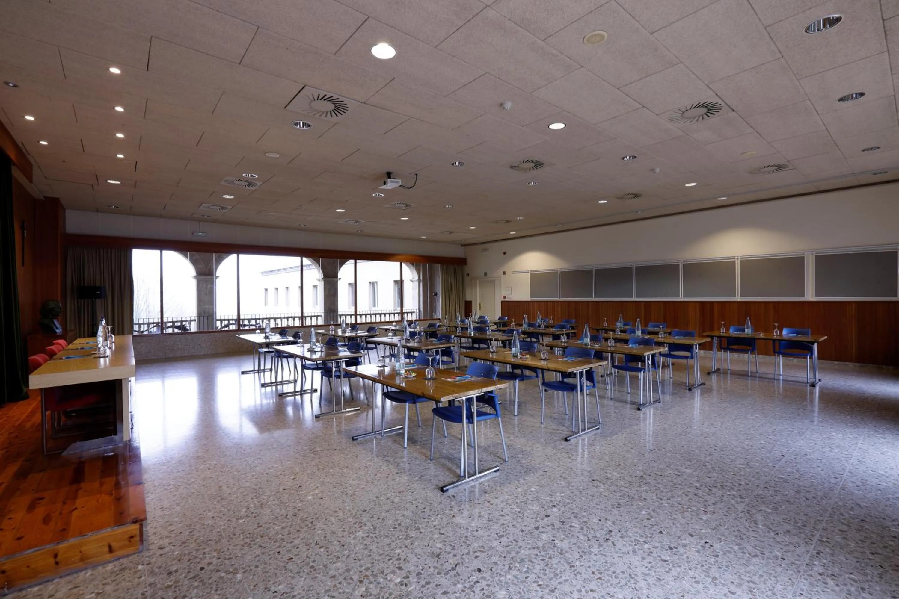 Business facilities in Monestir de Les Avellanes