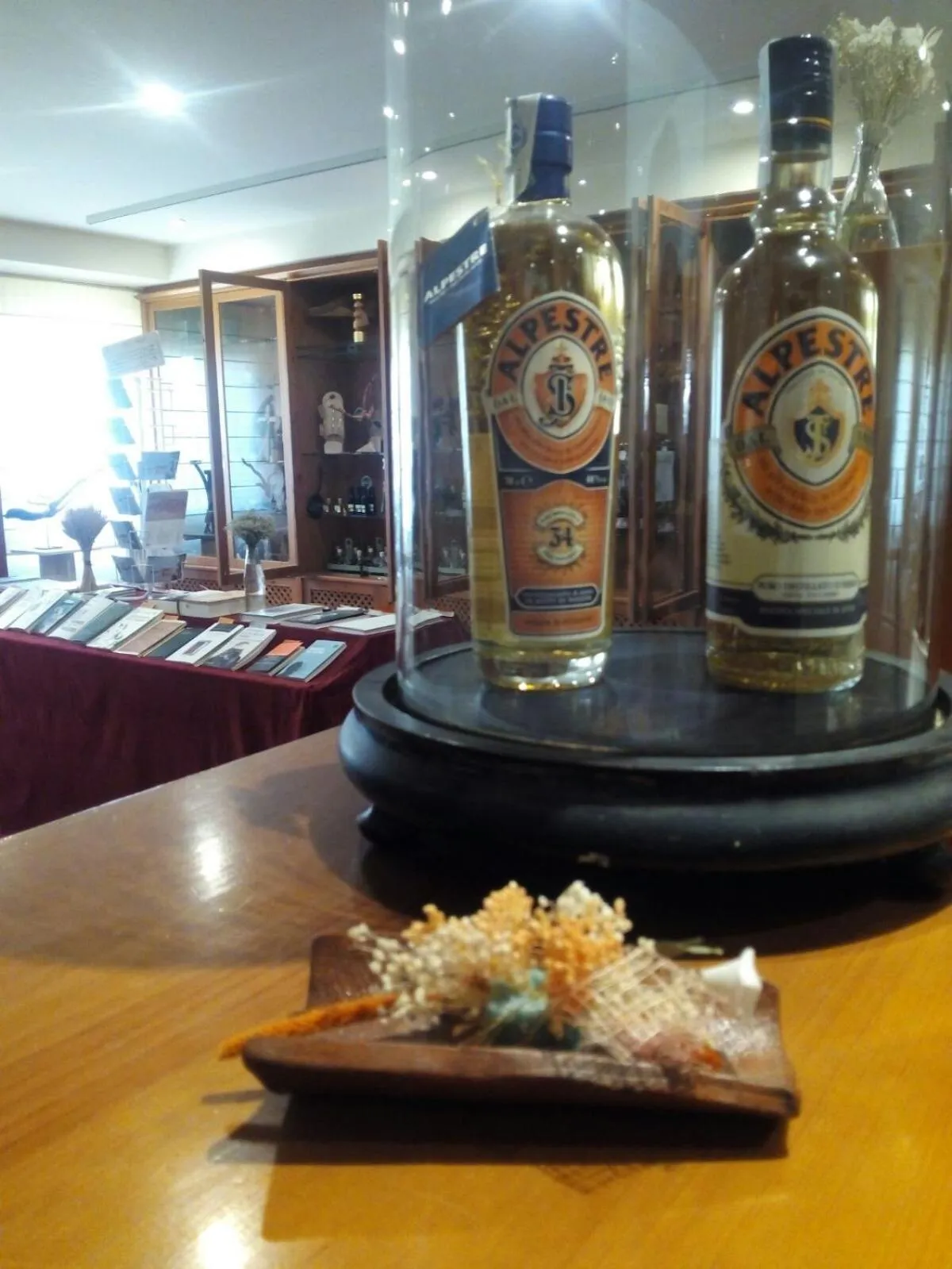 On-site shops in Monestir de Les Avellanes