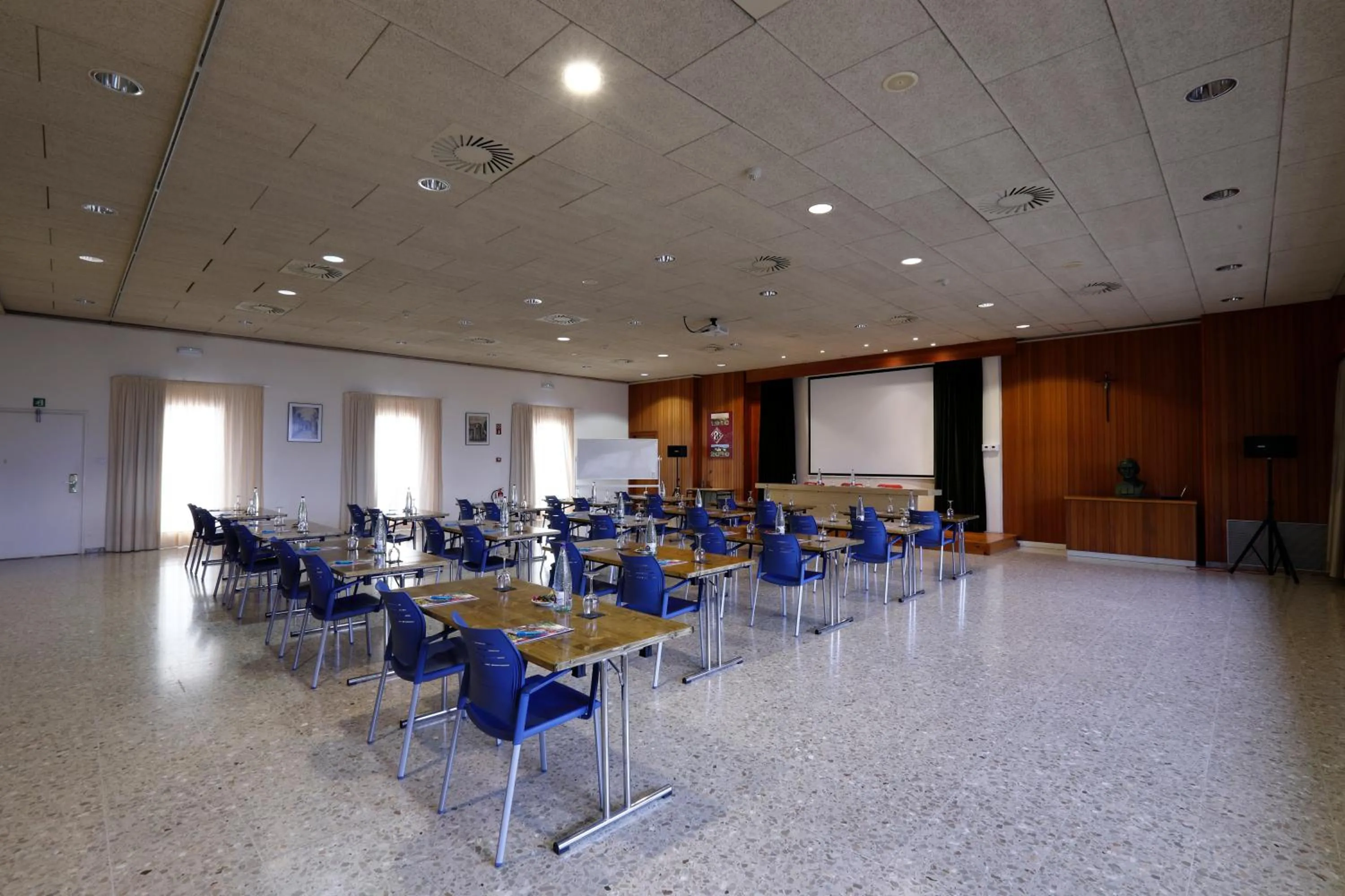 Business facilities in Monestir de Les Avellanes