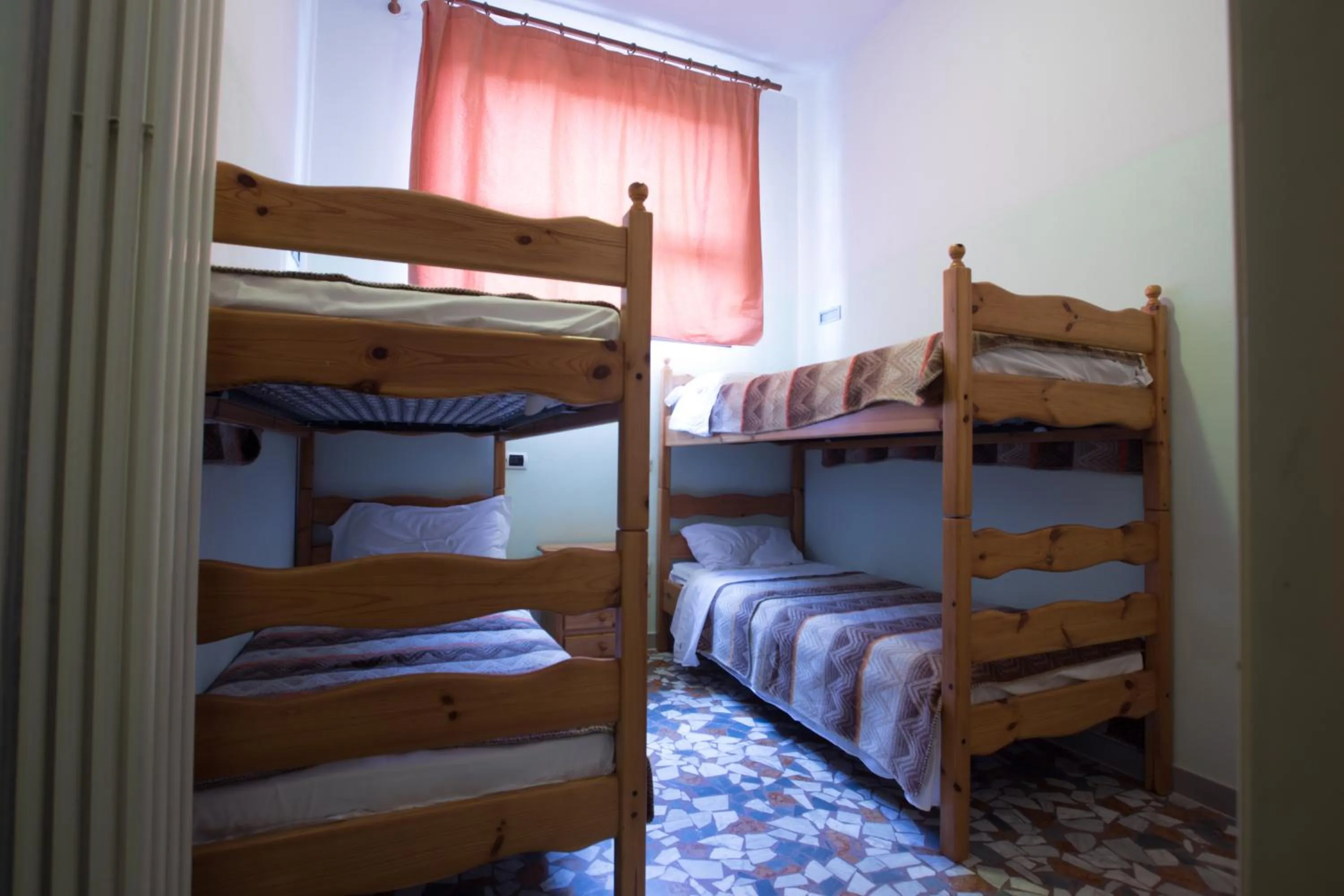 bunk bed, Bed in Ostello di Vicenza