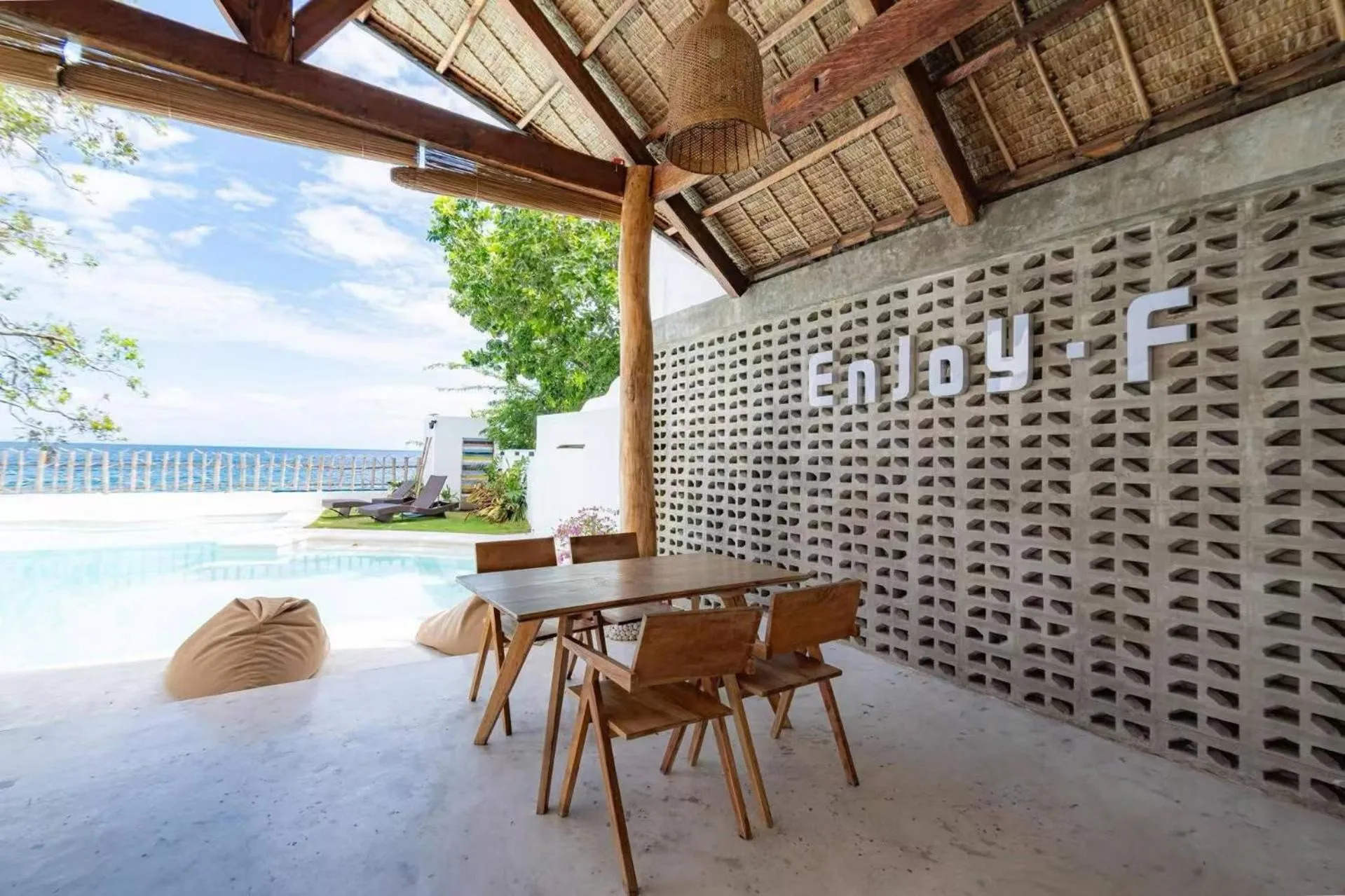 Restaurant/places to eat in E-Fun Dive Resort