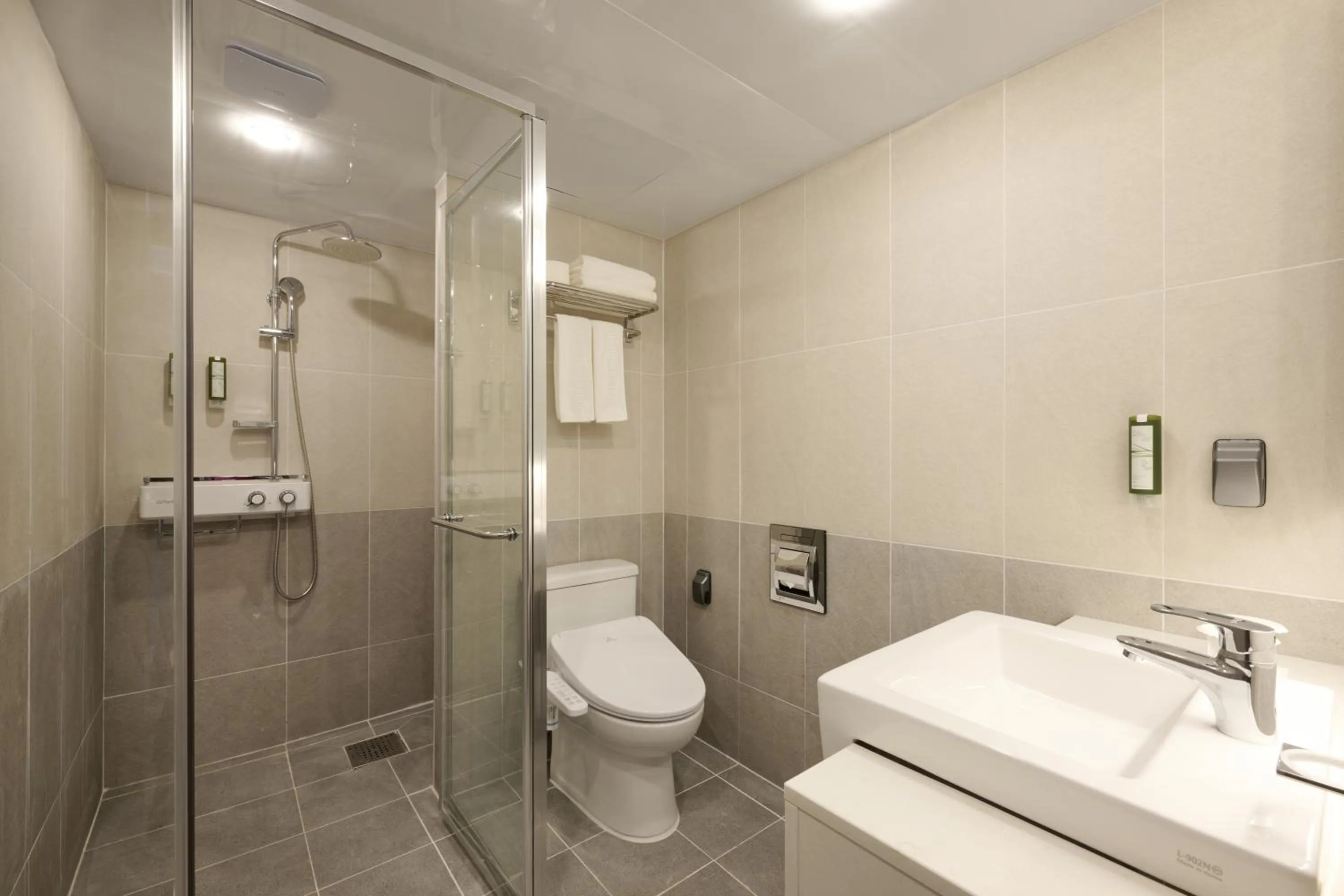 Shower in The Hotel Sokcho