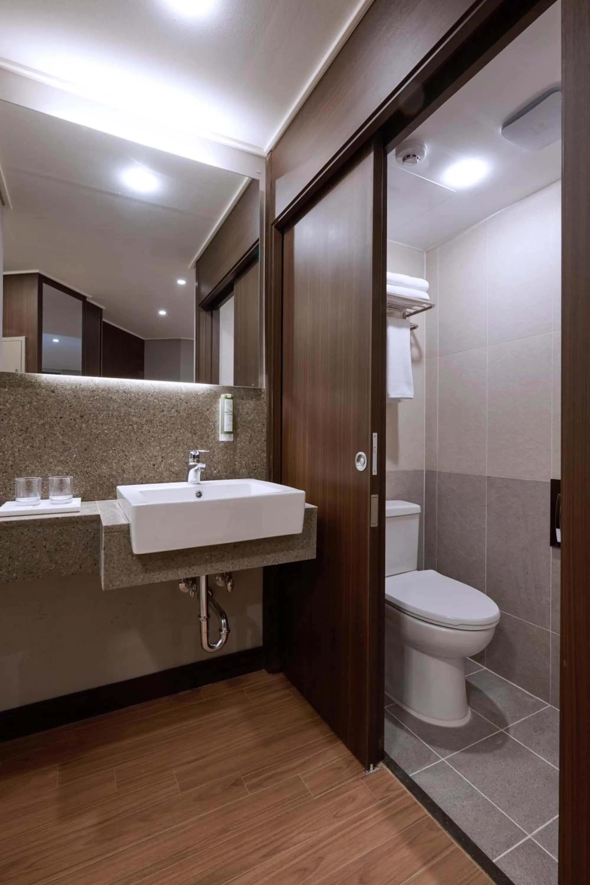 Toilet in The Hotel Sokcho