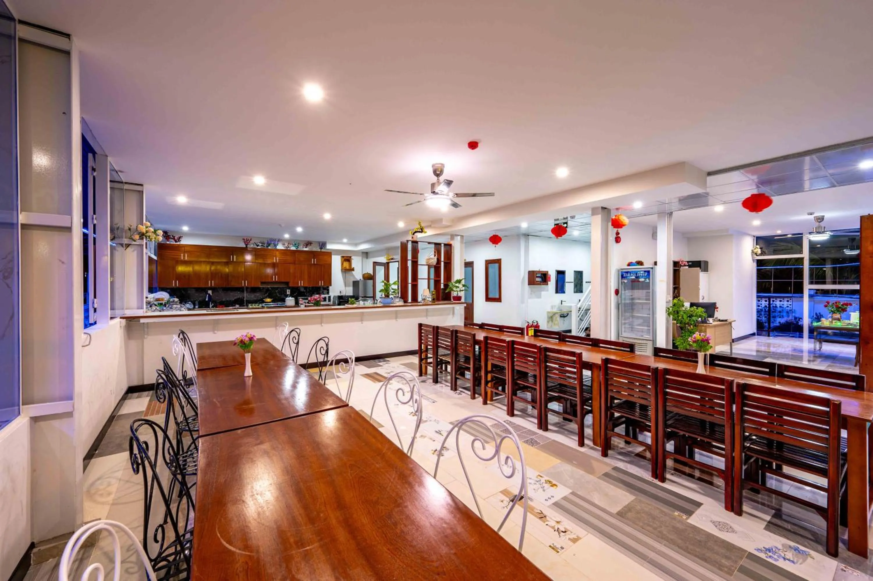 Restaurant/places to eat in Hestia HaMy Beach House