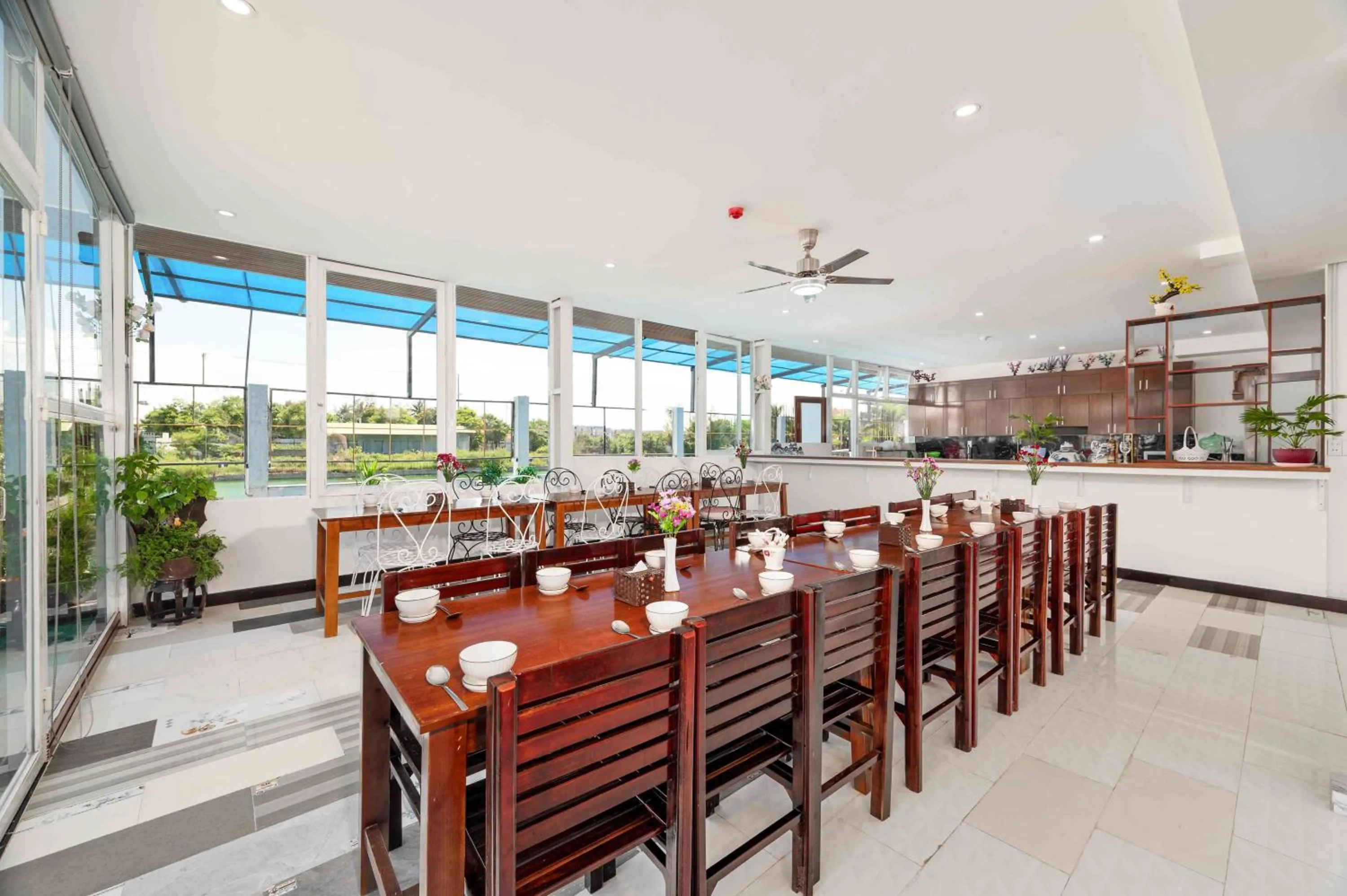 Restaurant/places to eat in Hestia HaMy Beach House