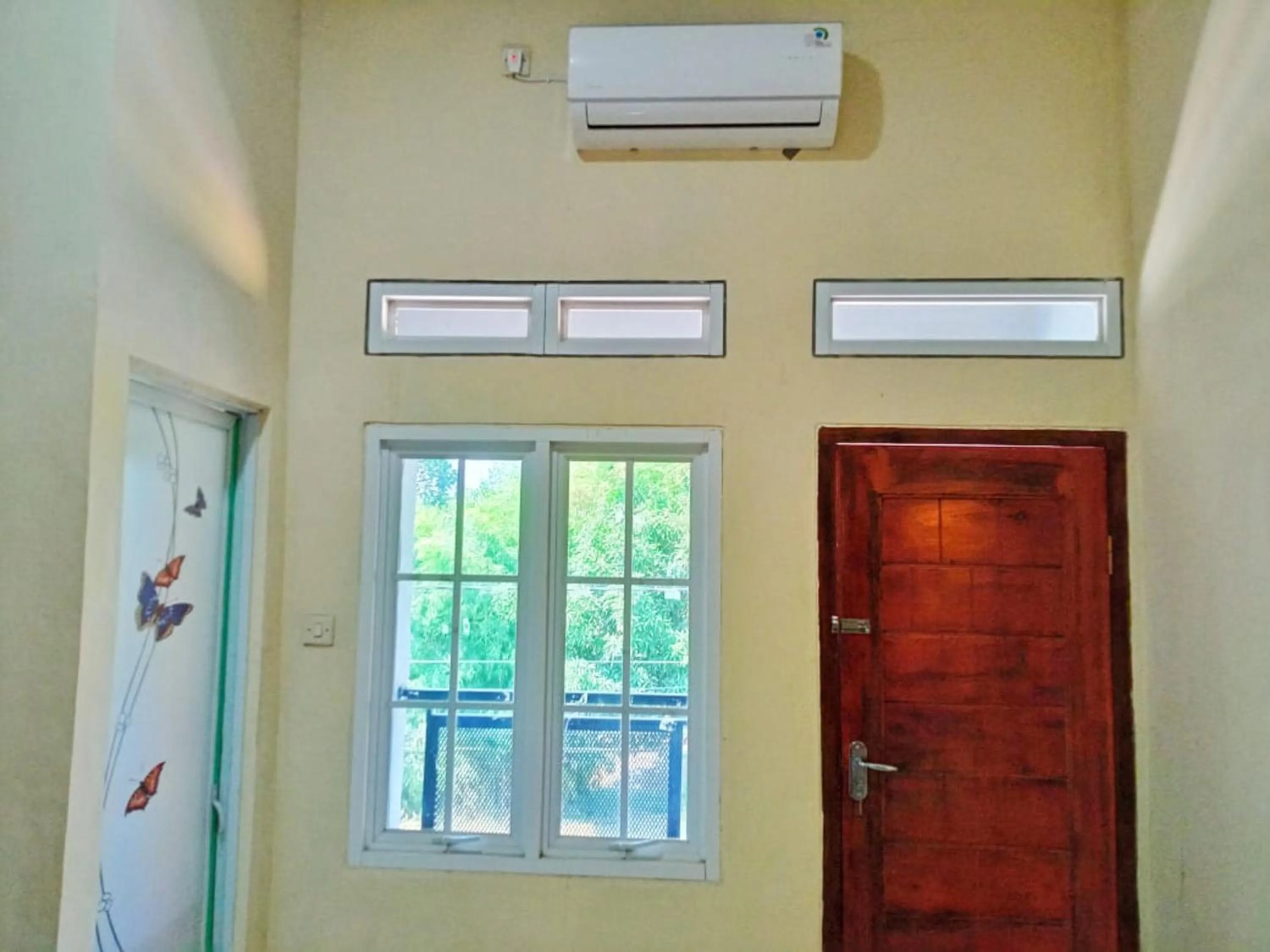 air conditioner in RedDoorz Near Alun Alun Slawi