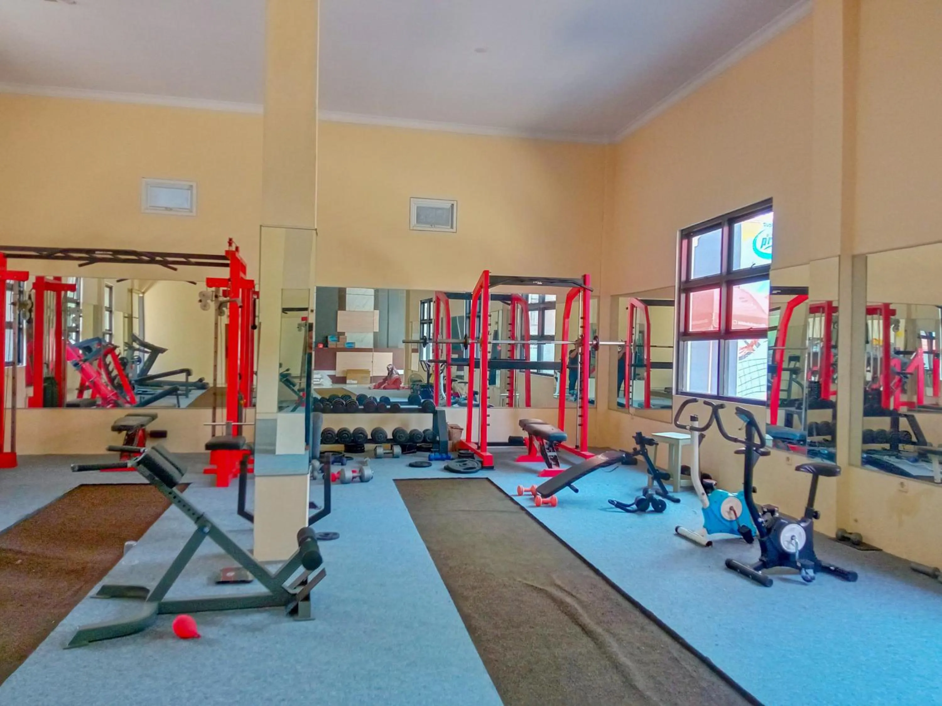 Fitness centre/facilities in RedDoorz Near Alun Alun Slawi