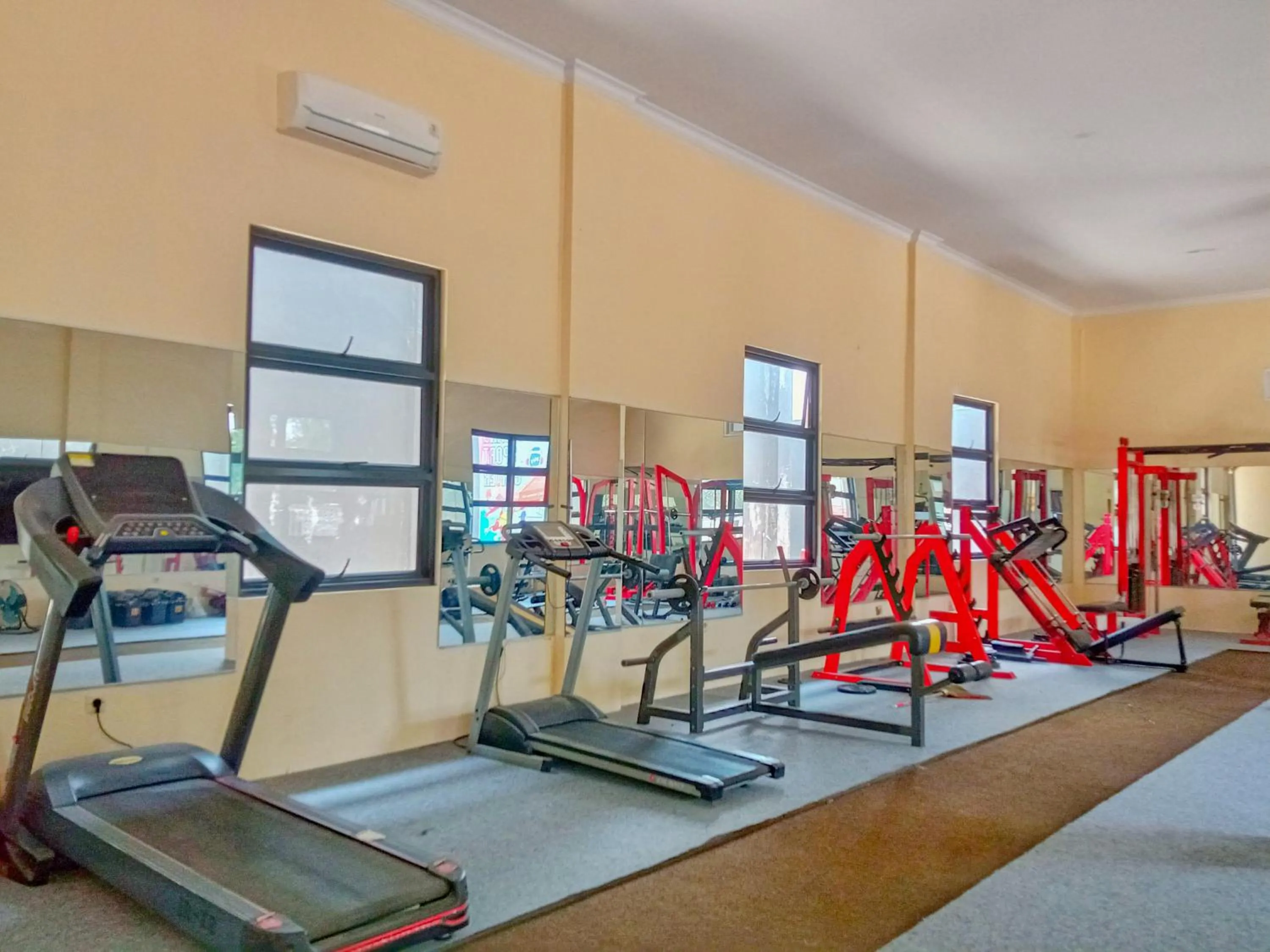 Fitness centre/facilities in RedDoorz Near Alun Alun Slawi