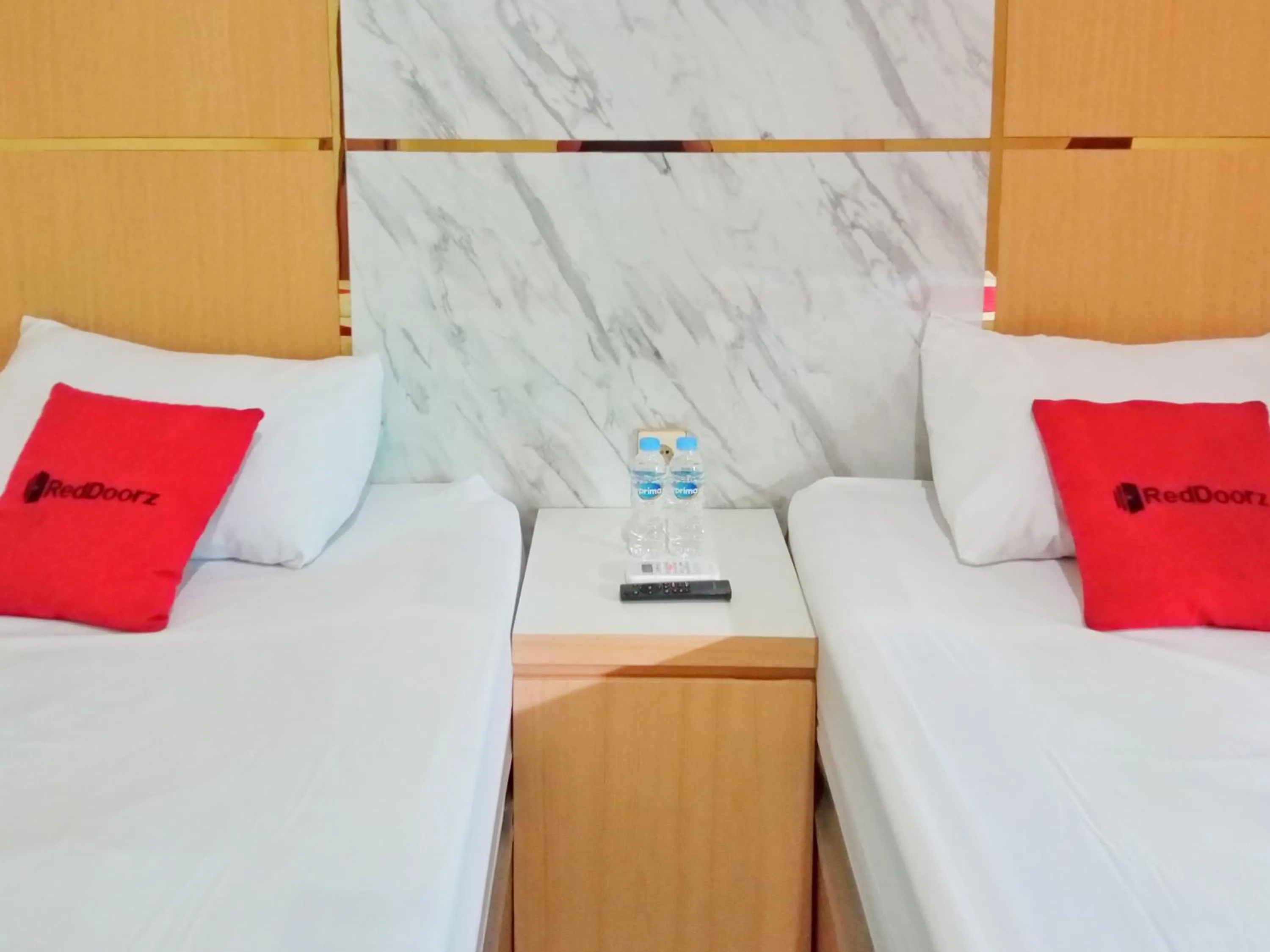 Bedroom, Bed in RedDoorz Near Alun Alun Slawi