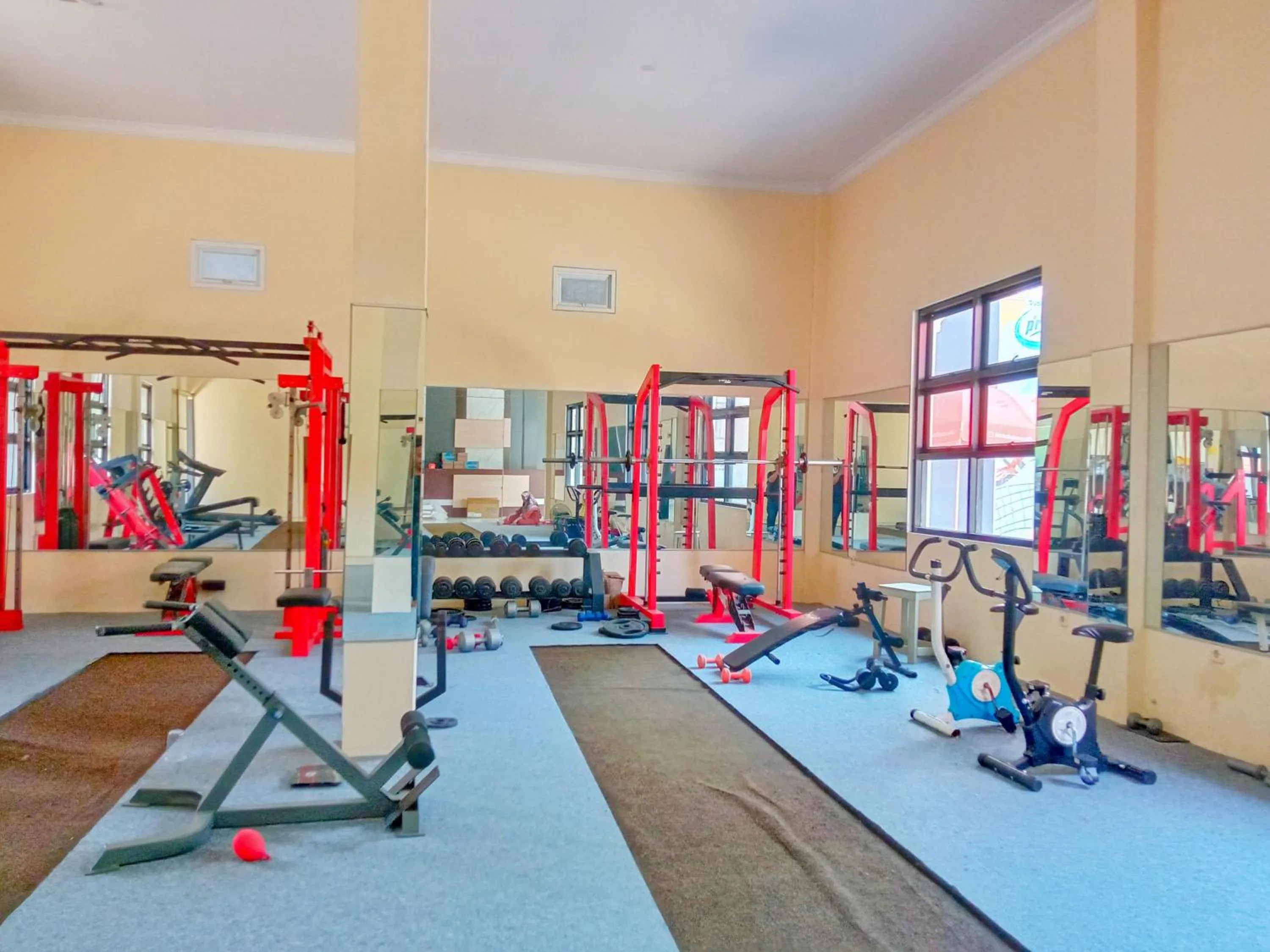 Fitness centre/facilities in RedDoorz Near Alun Alun Slawi