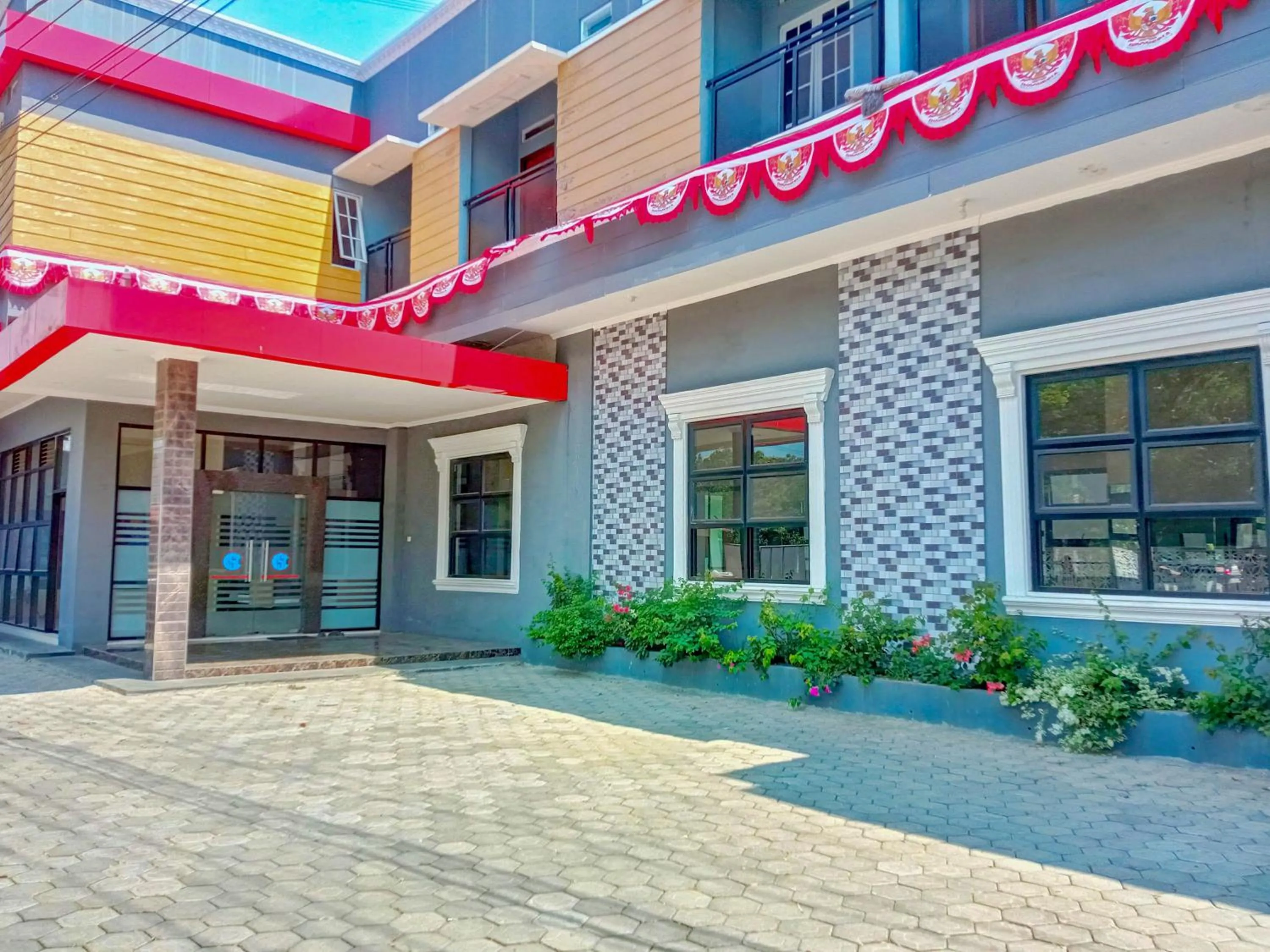 Property building in RedDoorz Near Alun Alun Slawi