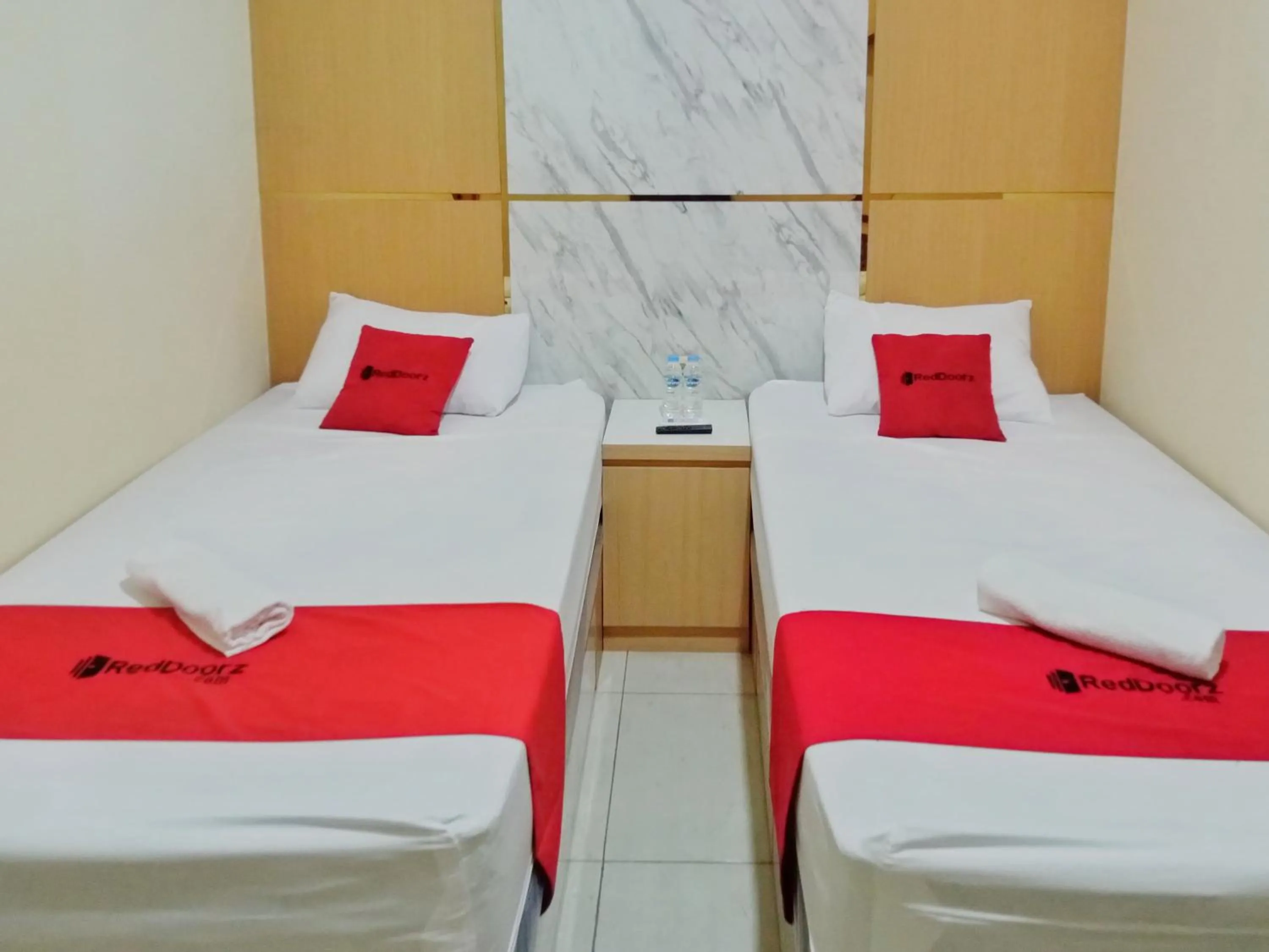 Bedroom, Bed in RedDoorz Near Alun Alun Slawi
