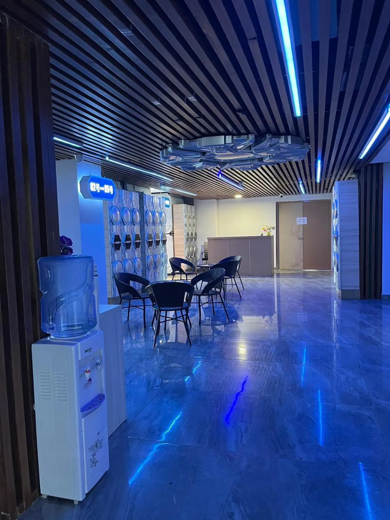 Lounge or bar in Jianpuke Space Capsule Backpacker Hostel