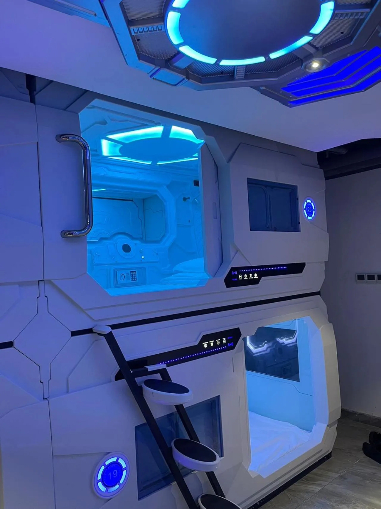 Lobby or reception in Jianpuke Space Capsule Backpacker Hostel