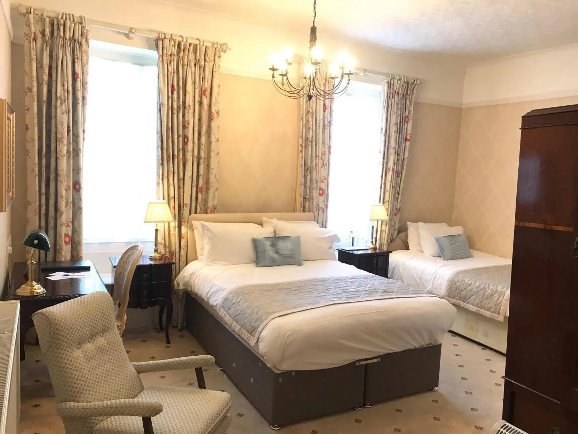 Deluxe Double or Twin Room - single occupancy in Chapel House Deluxe Double or Twin Room - single occupancy in Chapel House