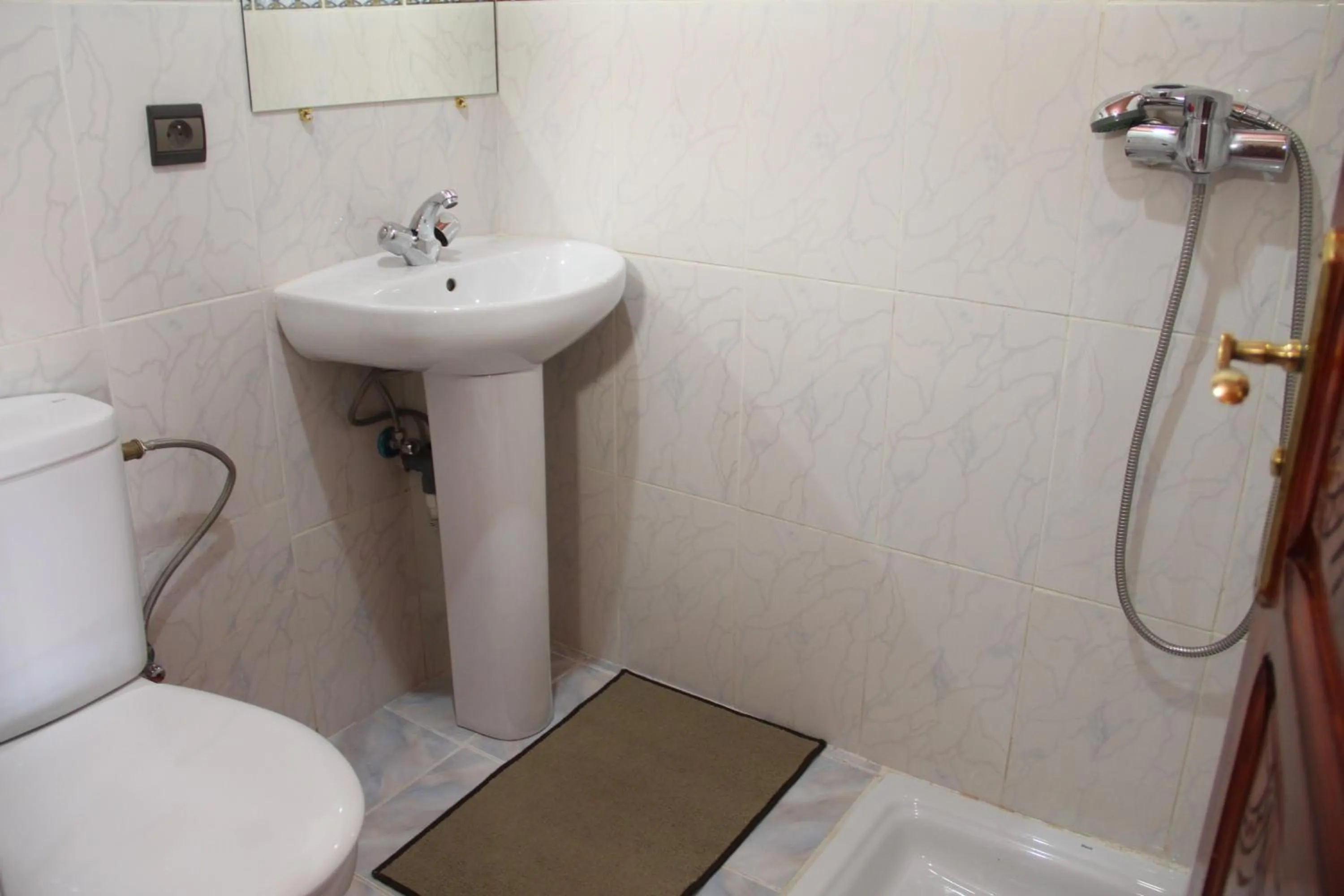 Shower in Dar Imperial