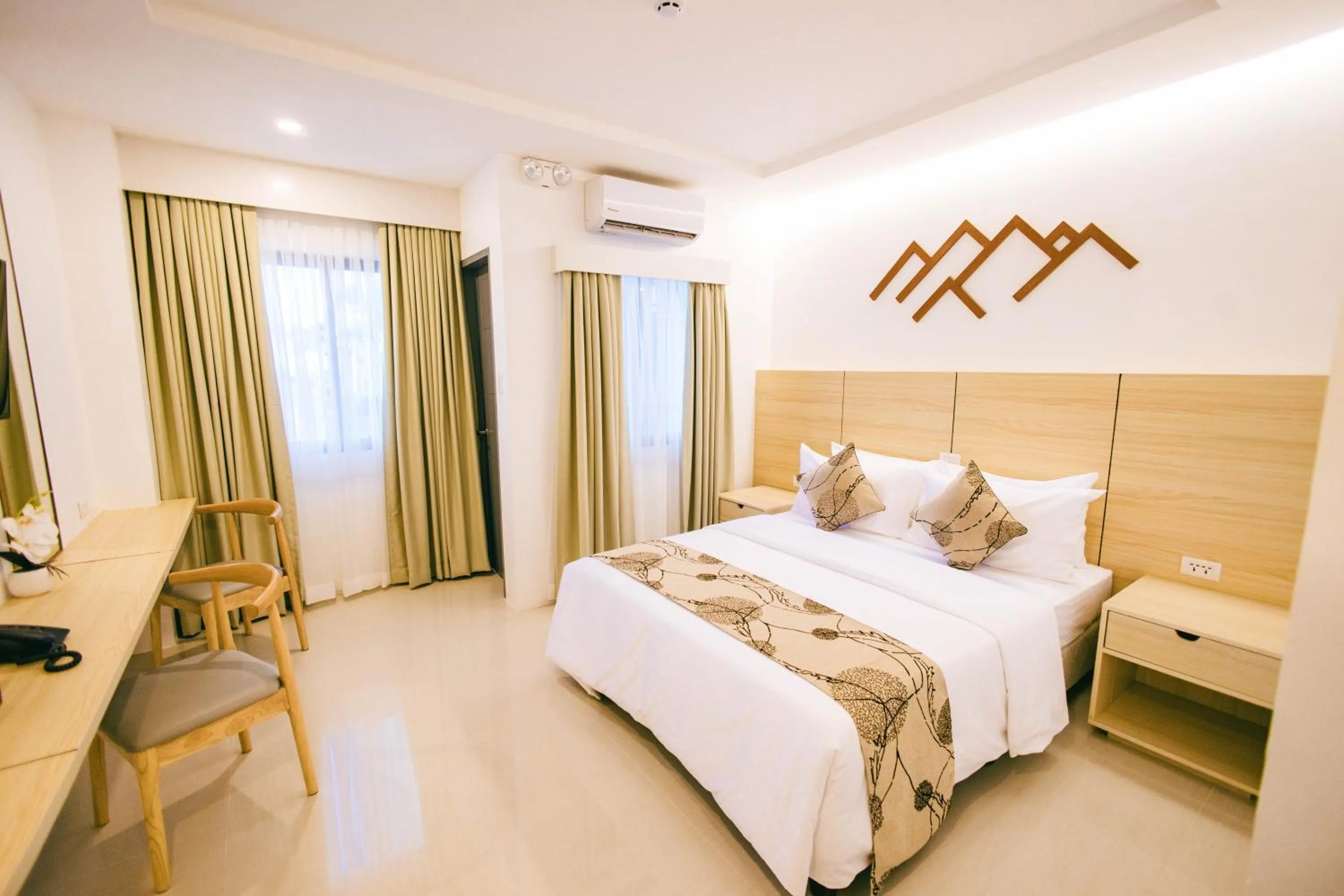 Deluxe King Room in Panglao Vista Suites by SMS Hospitality