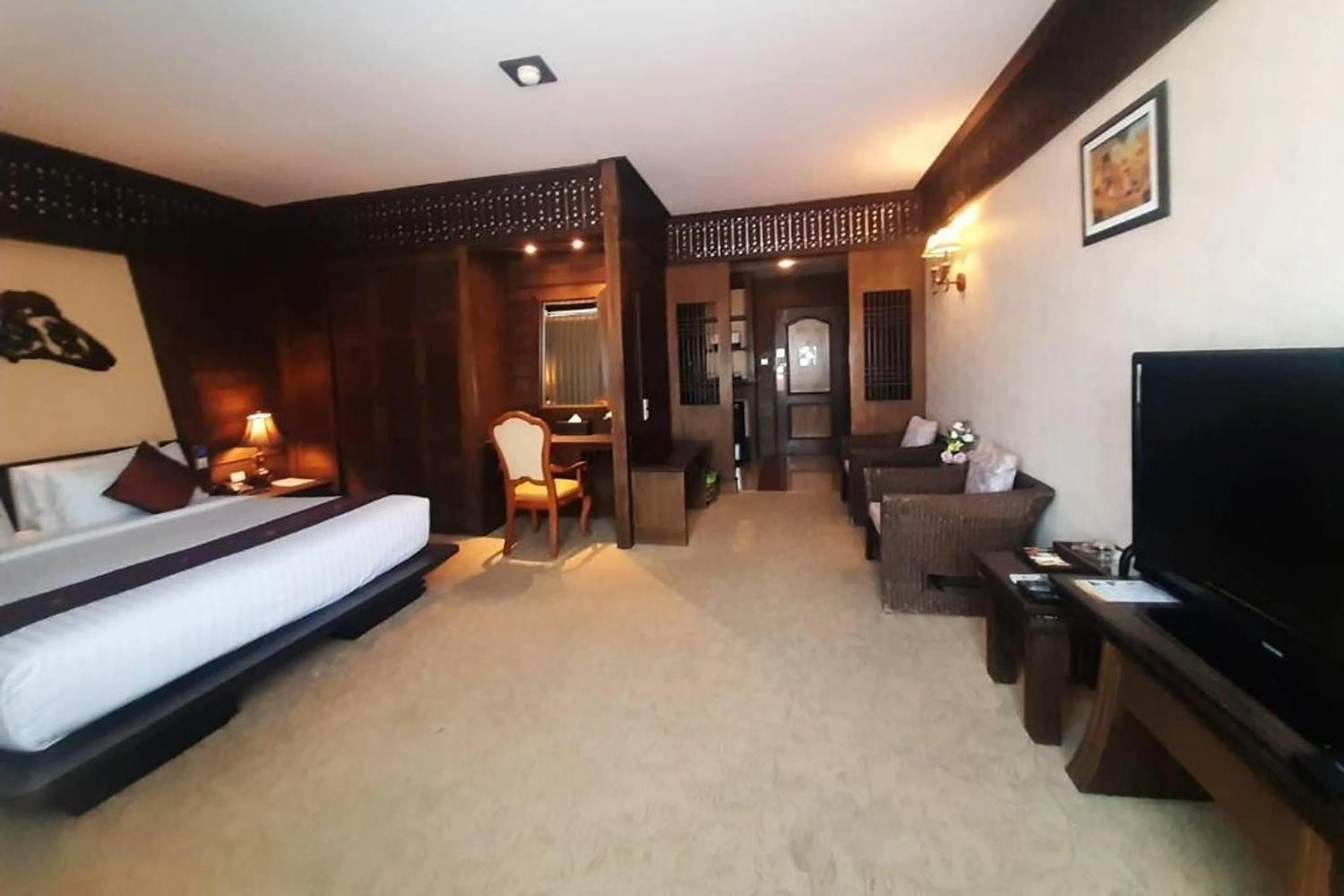 Bed in Ruean Phae Royal Park Hotel