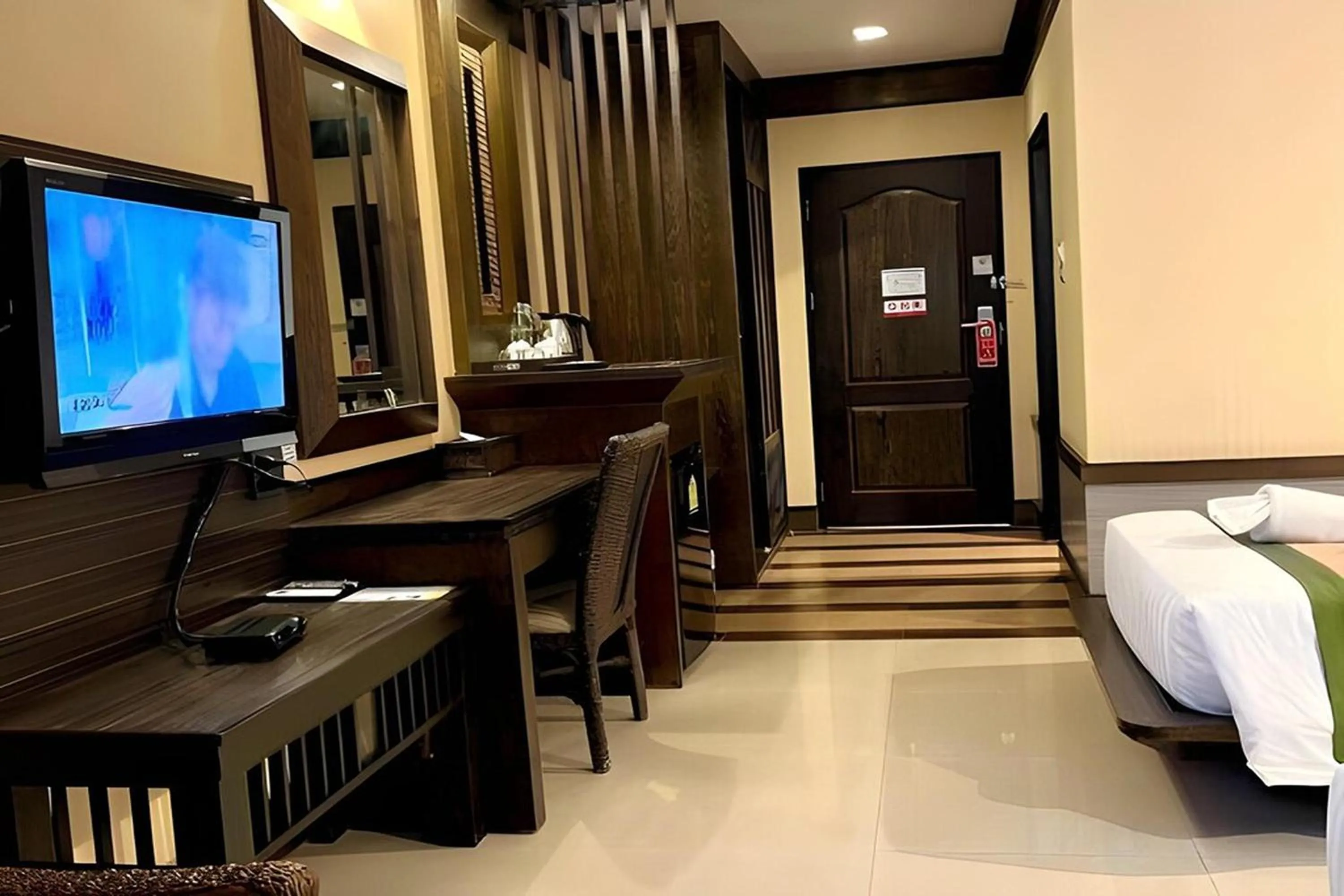 Bed in Ruean Phae Royal Park Hotel