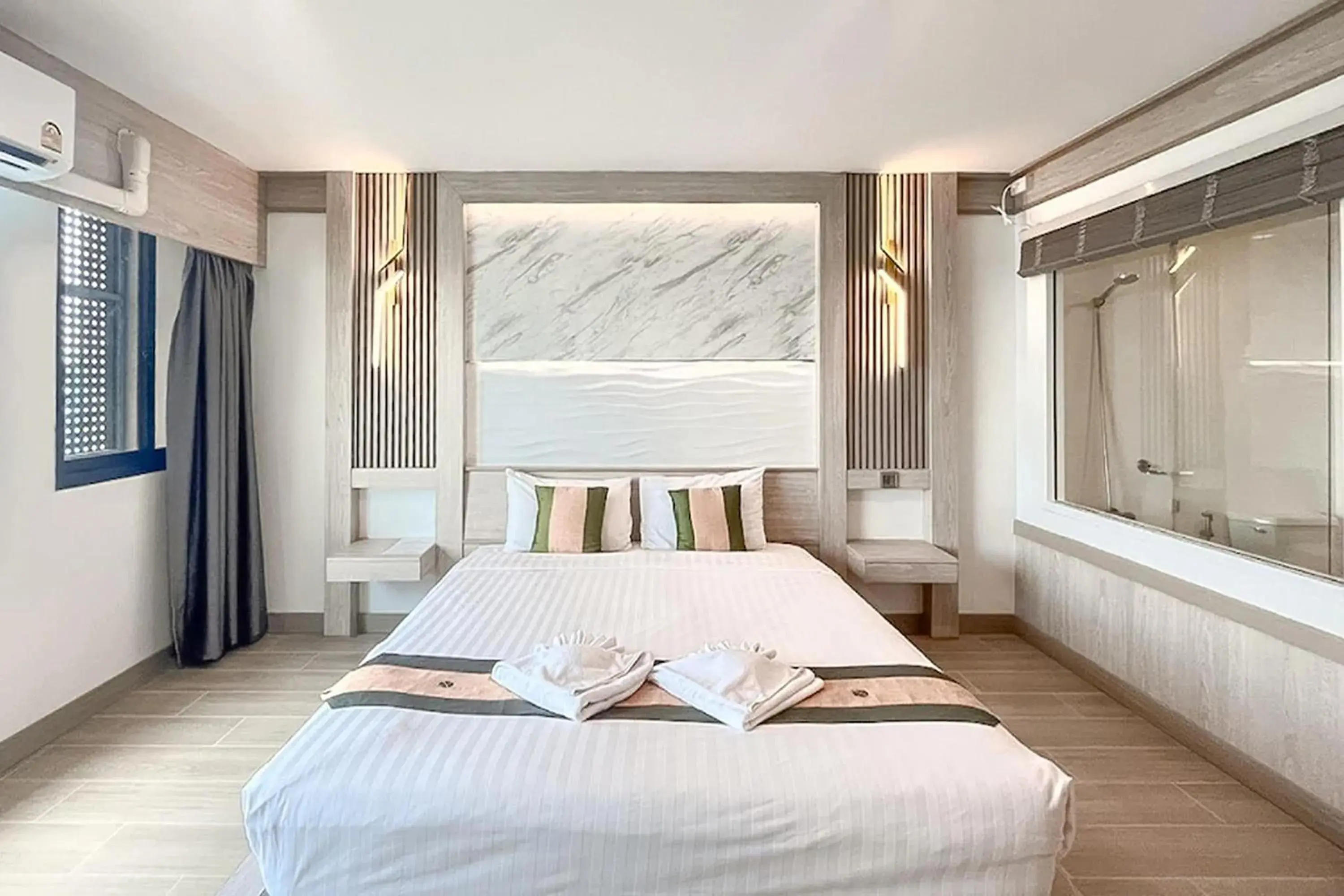 Deluxe Double Room in Ruean Phae Royal Park Hotel Deluxe Double Room in Ruean Phae Royal Park Hotel