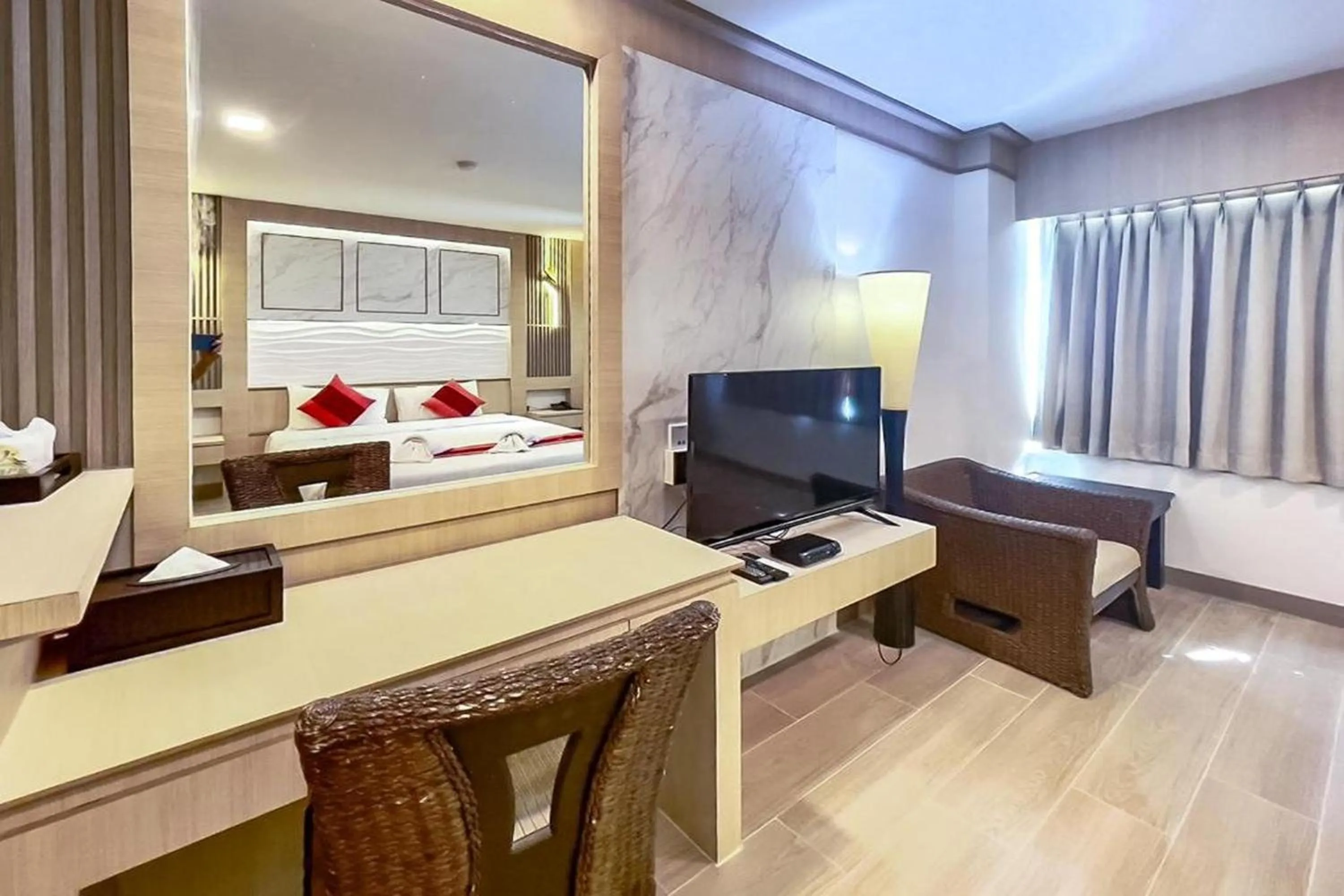 Bed in Ruean Phae Royal Park Hotel