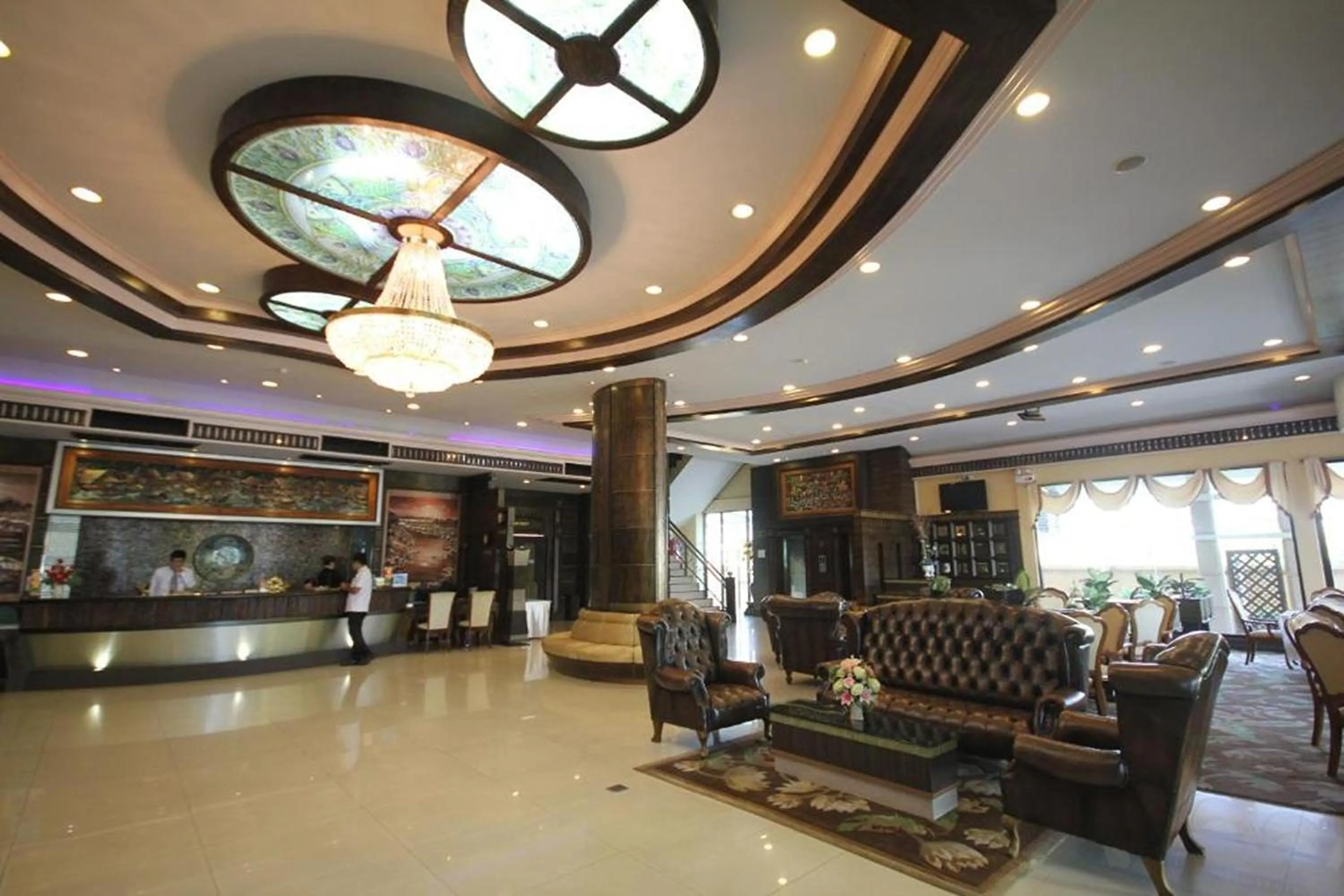Lobby or reception in Ruean Phae Royal Park Hotel